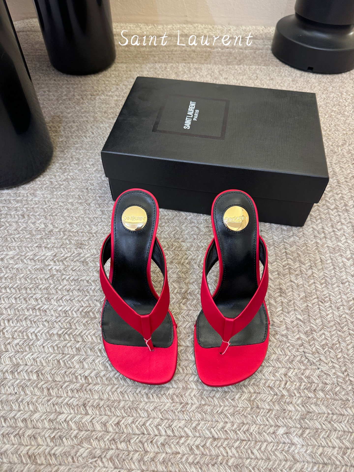 Saint Laurent / YSL圣罗兰金属字母logo高跟凉鞋YSL姐姐的美丽尤物高跟鞋 又是人间