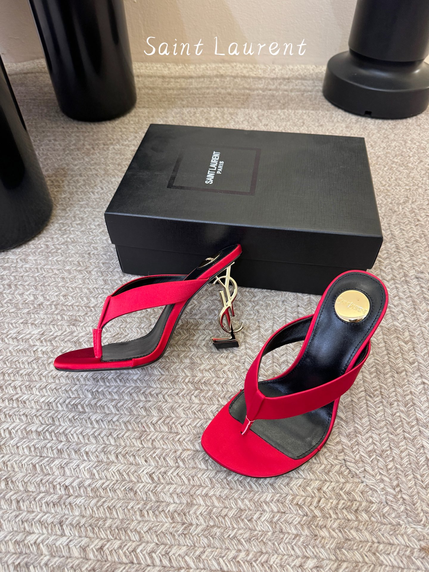 Saint Laurent / YSL圣罗兰金属字母logo高跟凉鞋YSL姐姐的美丽尤物高跟鞋 又是人间