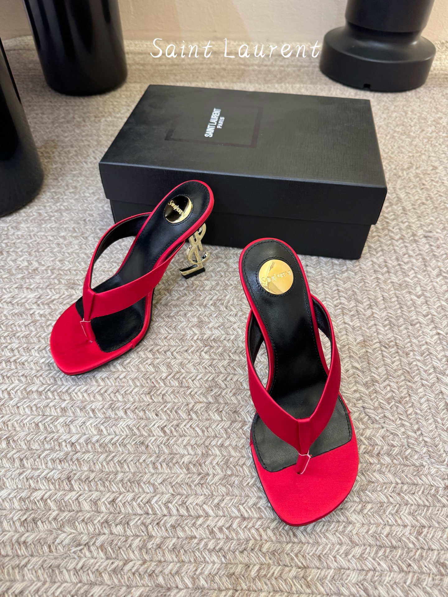 Saint Laurent / YSL圣罗兰金属字母logo高跟凉鞋YSL姐姐的美丽尤物高跟鞋 又是人间