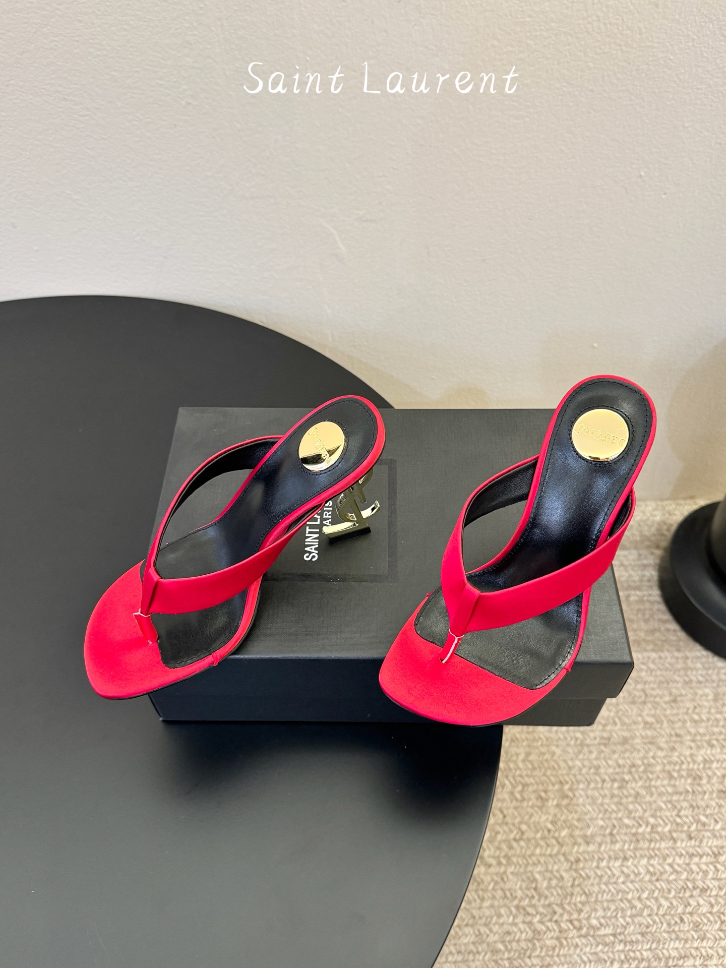 Saint Laurent / YSL圣罗兰金属字母logo高跟凉鞋YSL姐姐的美丽尤物高跟鞋 又是人间