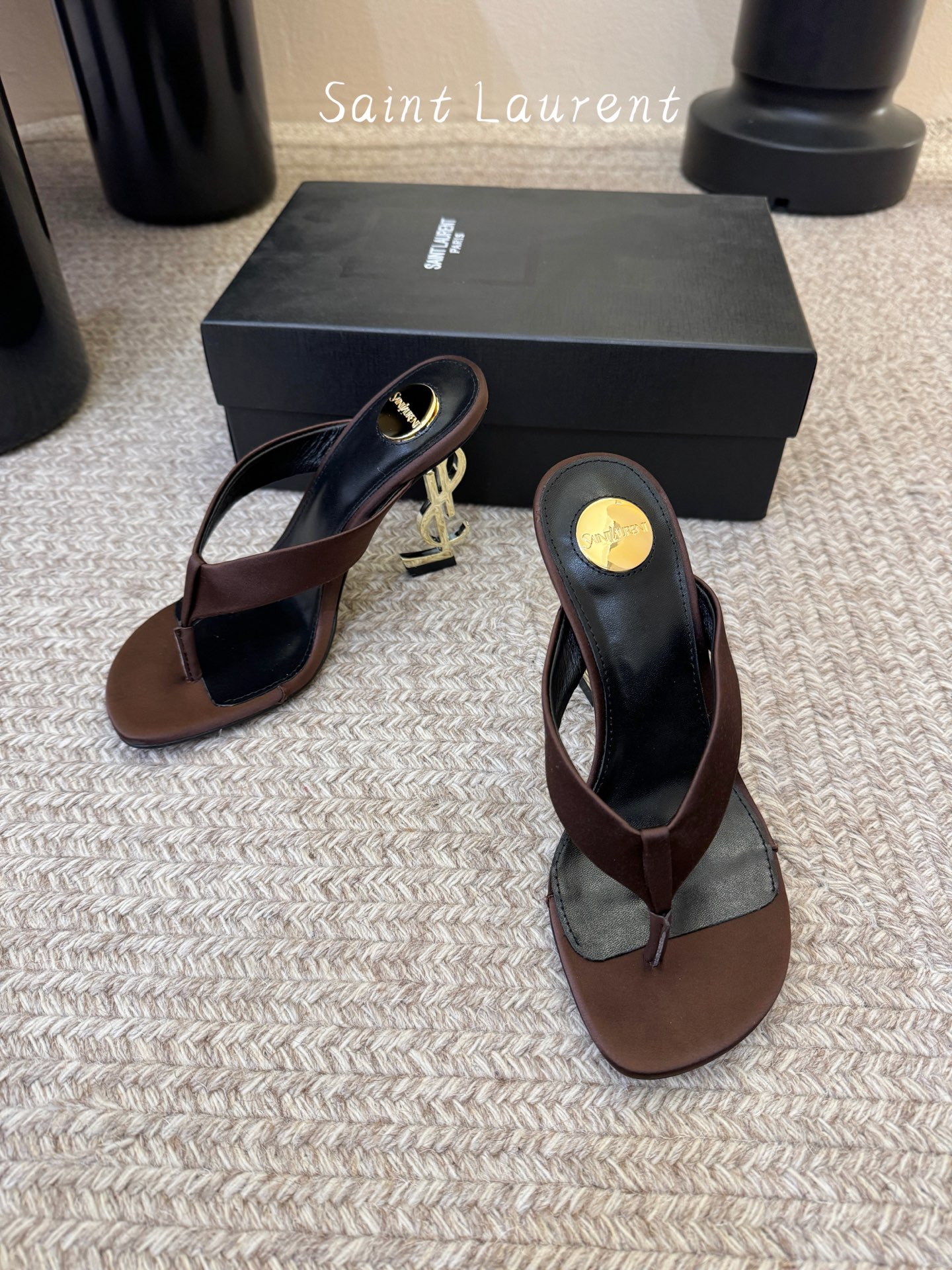 Saint Laurent / YSL圣罗兰金属字母logo高跟凉鞋YSL姐姐的美丽尤物高跟鞋 又是人间