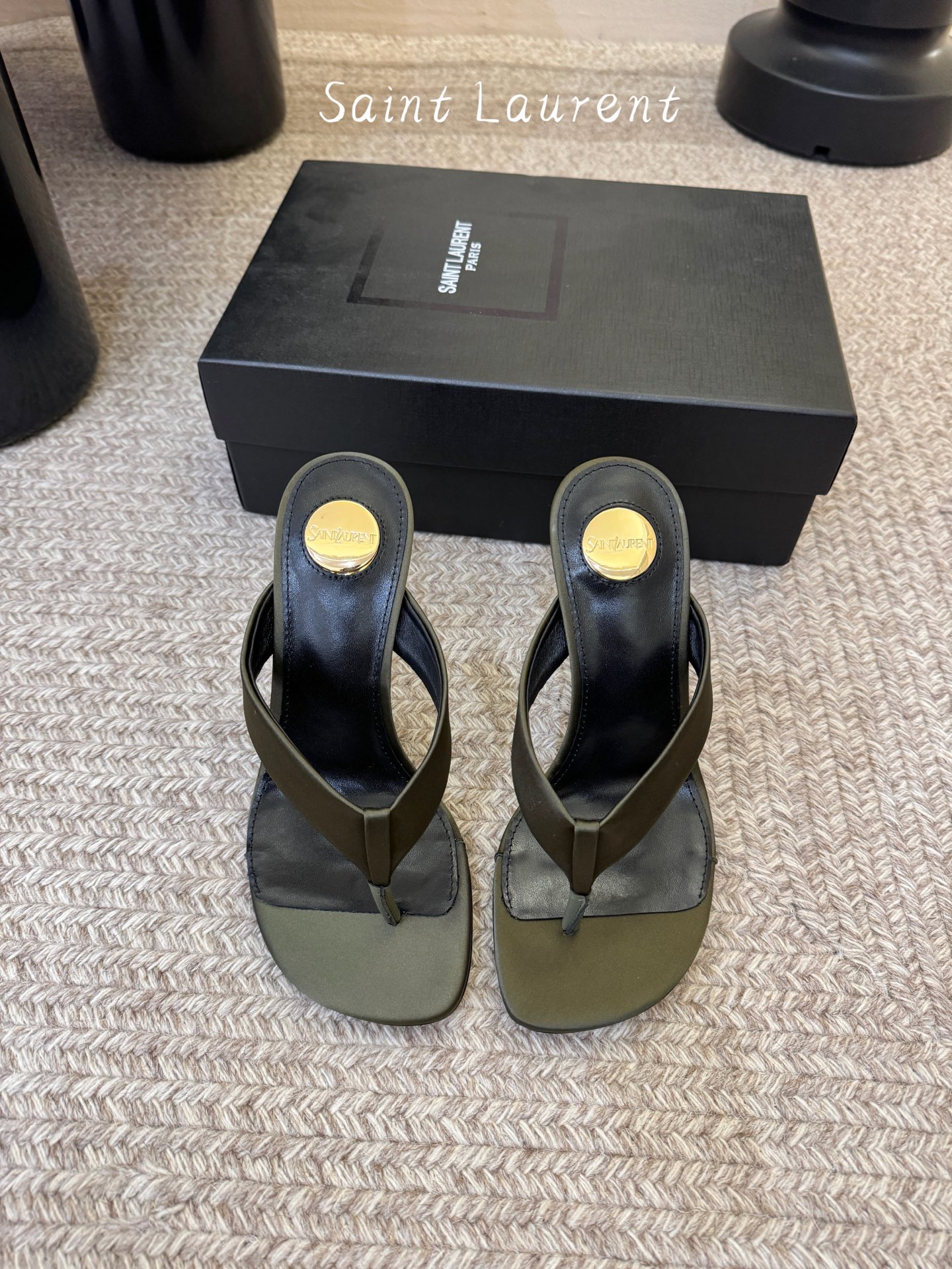 Saint Laurent / YSL圣罗兰金属字母logo高跟凉鞋YSL姐姐的美丽尤物高跟鞋 又是人间