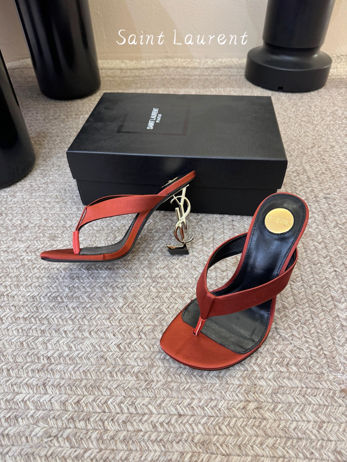 Saint Laurent / YSL圣罗兰金属字母logo高跟凉鞋YSL姐姐的美丽尤物高跟鞋 又是人间