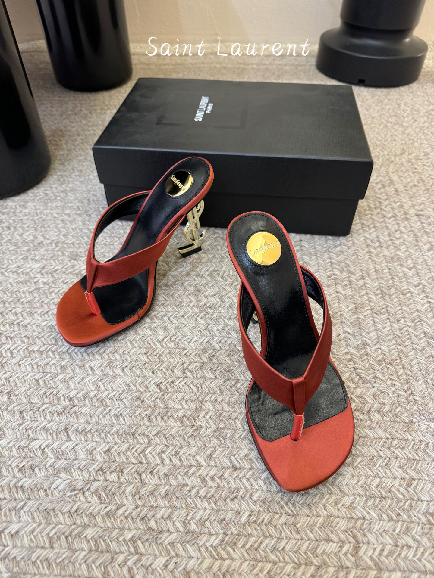 Saint Laurent / YSL圣罗兰金属字母logo高跟凉鞋YSL姐姐的美丽尤物高跟鞋 又是人间