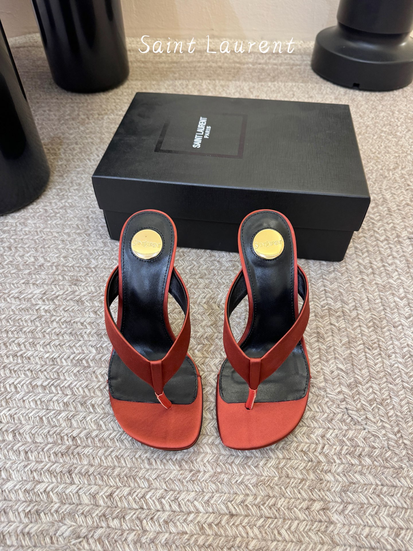 Saint Laurent / YSL圣罗兰金属字母logo高跟凉鞋YSL姐姐的美丽尤物高跟鞋 又是人间