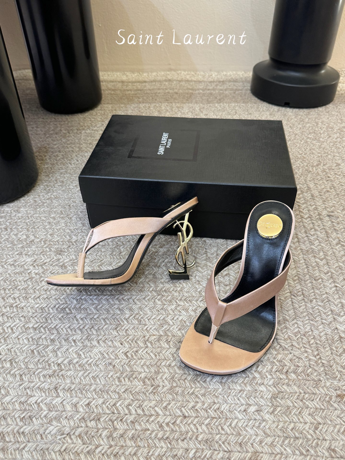 Saint Laurent / YSL圣罗兰金属字母logo高跟凉鞋YSL姐姐的美丽尤物高跟鞋 又是人间