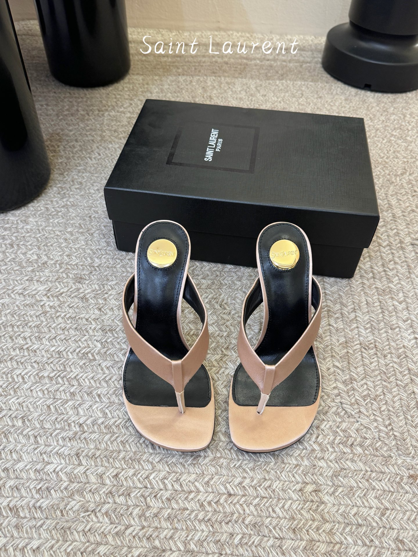 Saint Laurent / YSL圣罗兰金属字母logo高跟凉鞋YSL姐姐的美丽尤物高跟鞋 又是人间