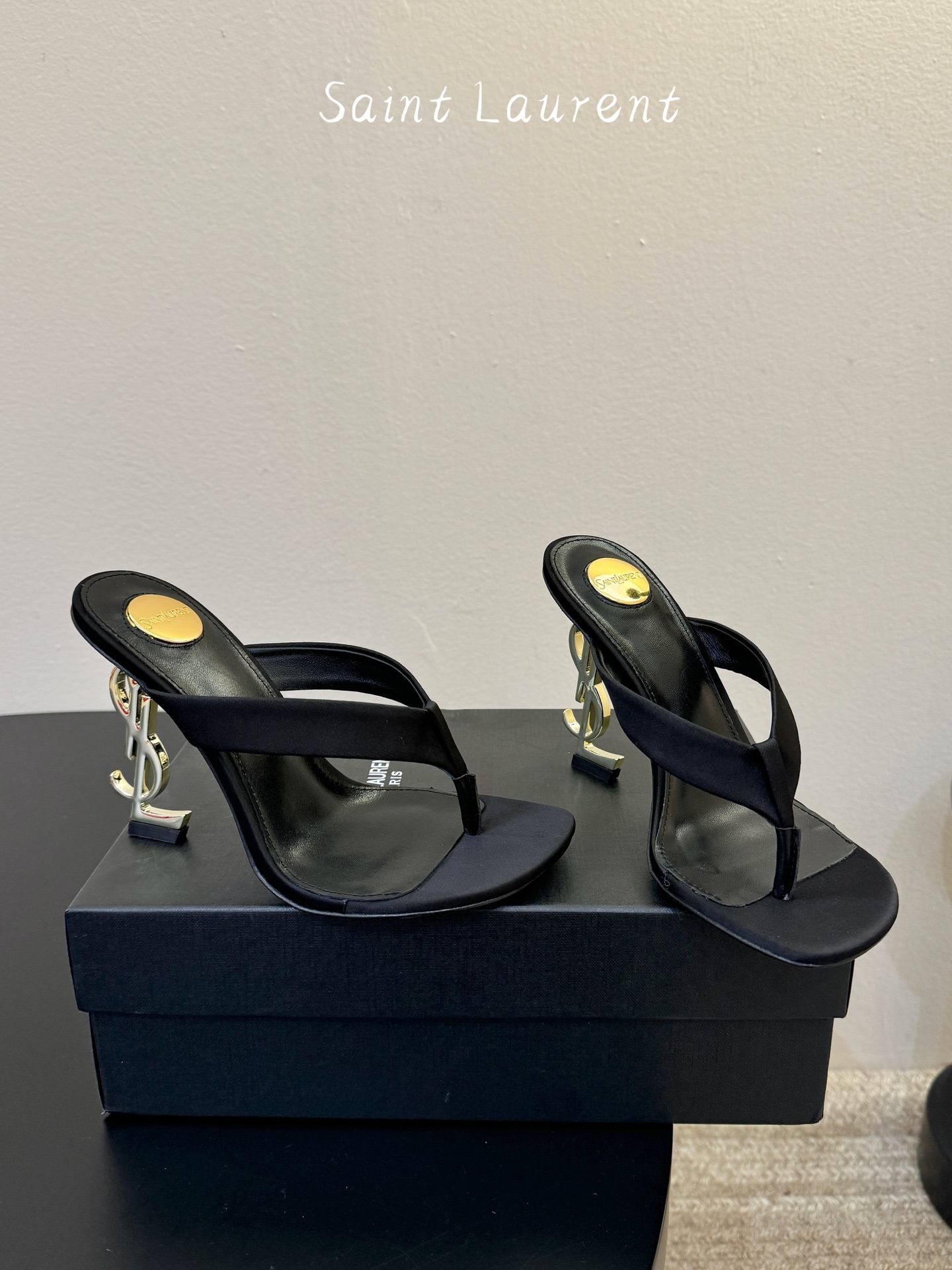 Saint Laurent / YSL圣罗兰金属字母logo高跟凉鞋YSL姐姐的美丽尤物高跟鞋 又是人间