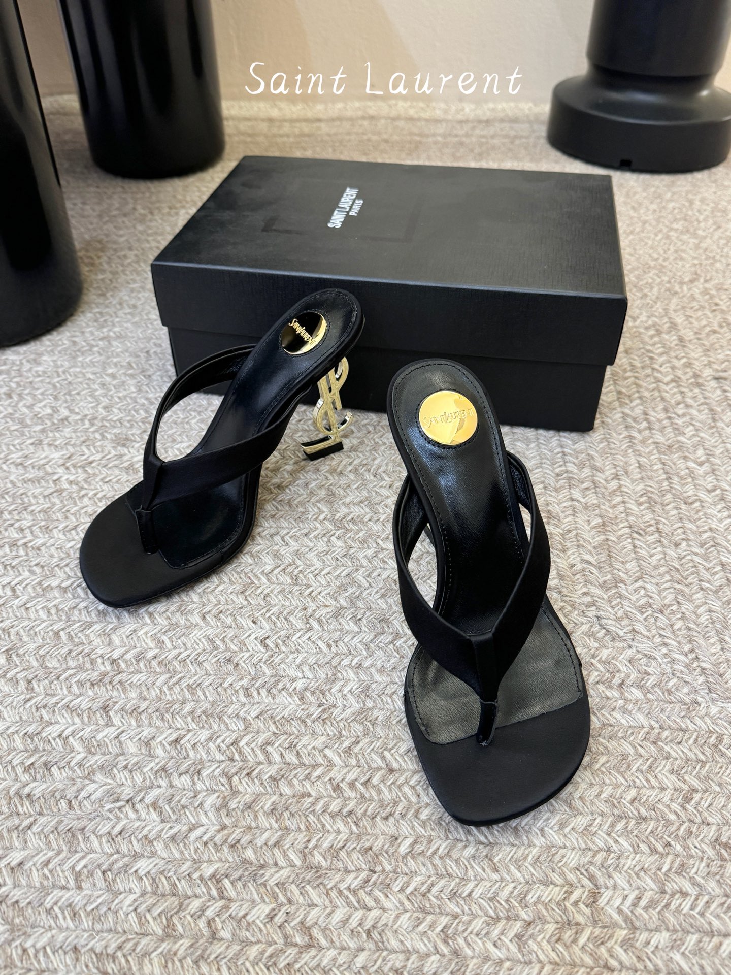 Saint Laurent / YSL圣罗兰金属字母logo高跟凉鞋YSL姐姐的美丽尤物高跟鞋 又是人间