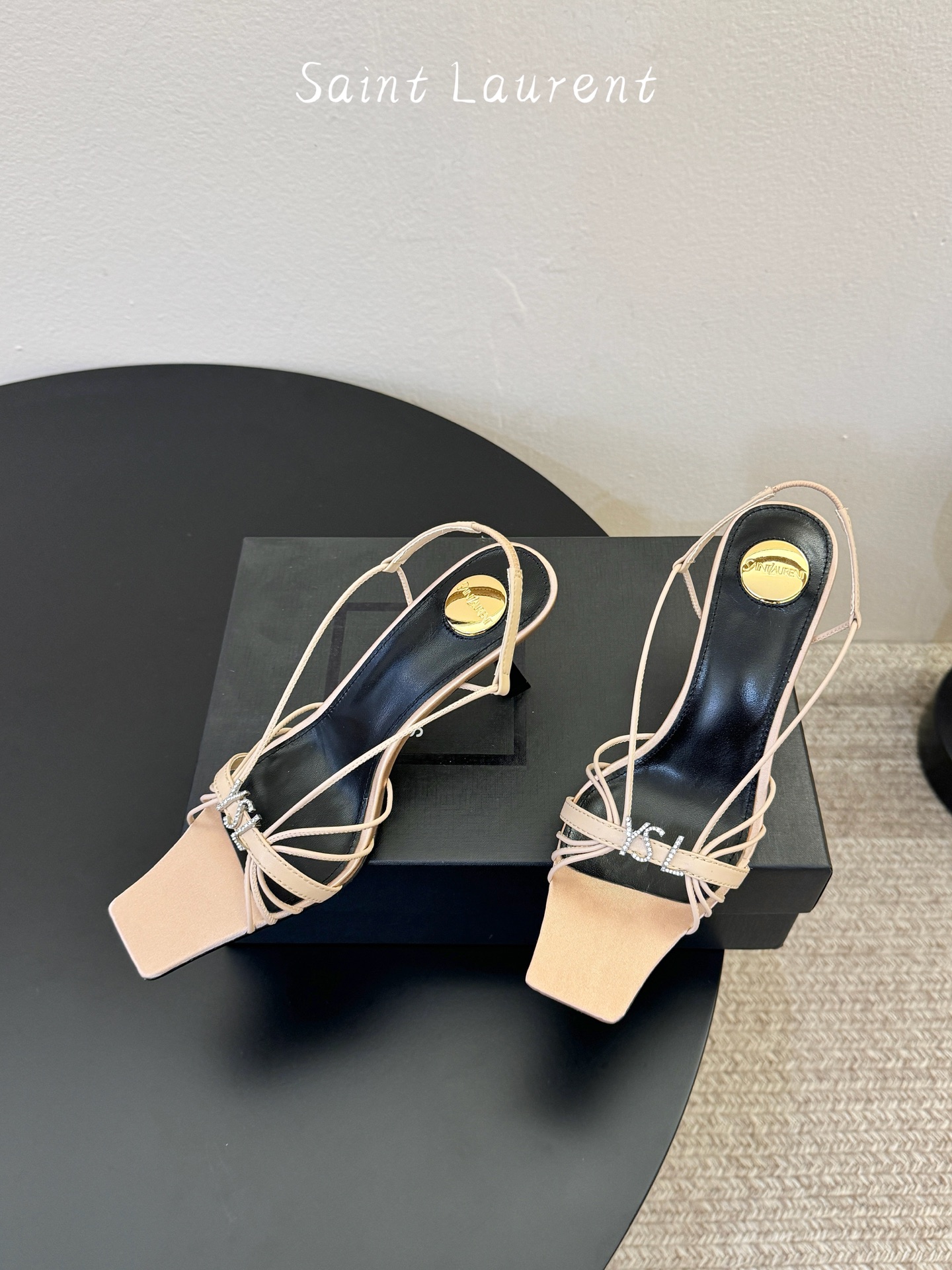 圣罗兰Saint Lauren* ss新YSL Logo方头凉鞋Ysl走秀款高跟鞋 各种小裙子搭配起来 