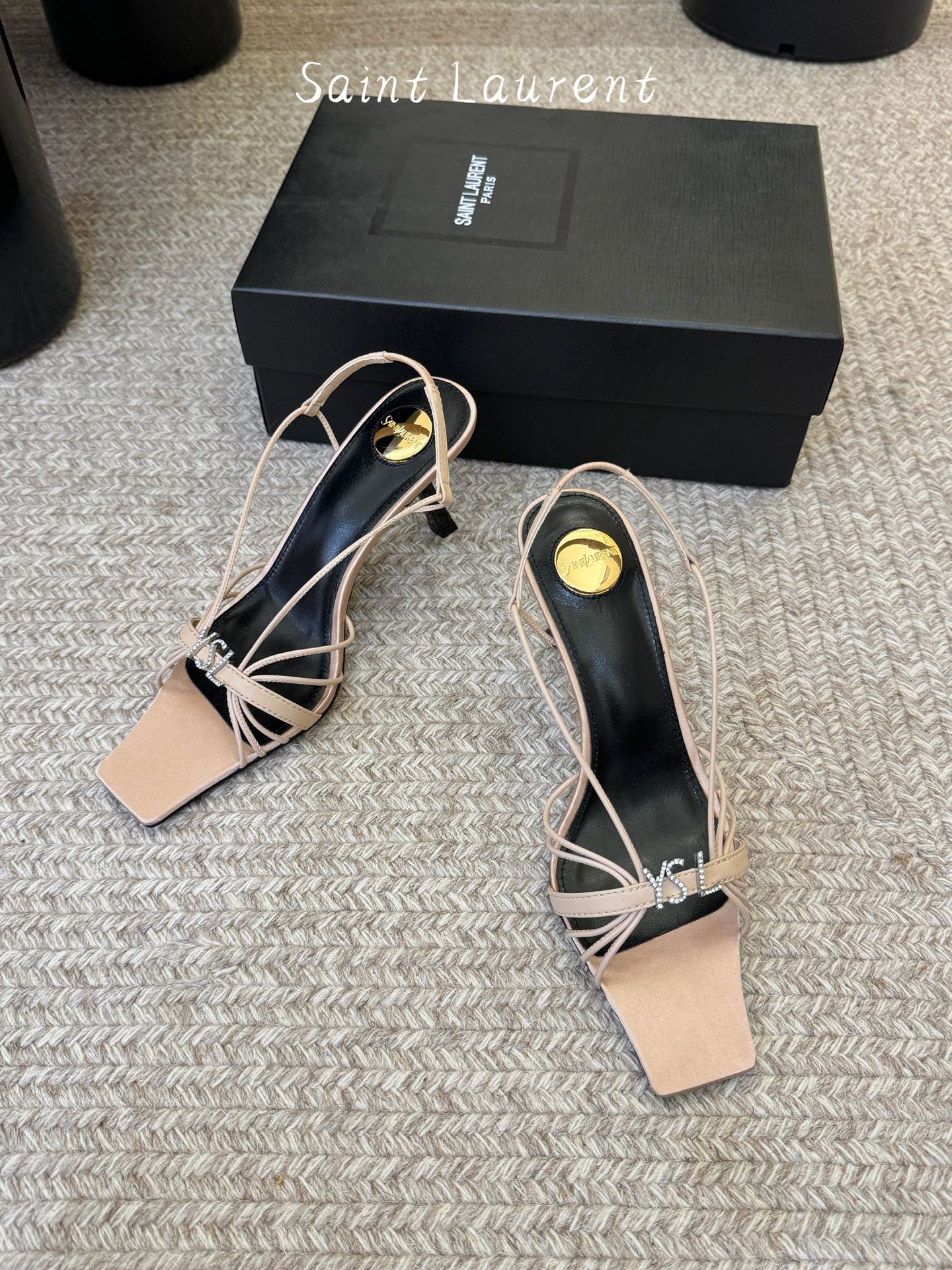 圣罗兰Saint Lauren* ss新YSL Logo方头凉鞋Ysl走秀款高跟鞋 各种小裙子搭配起来 