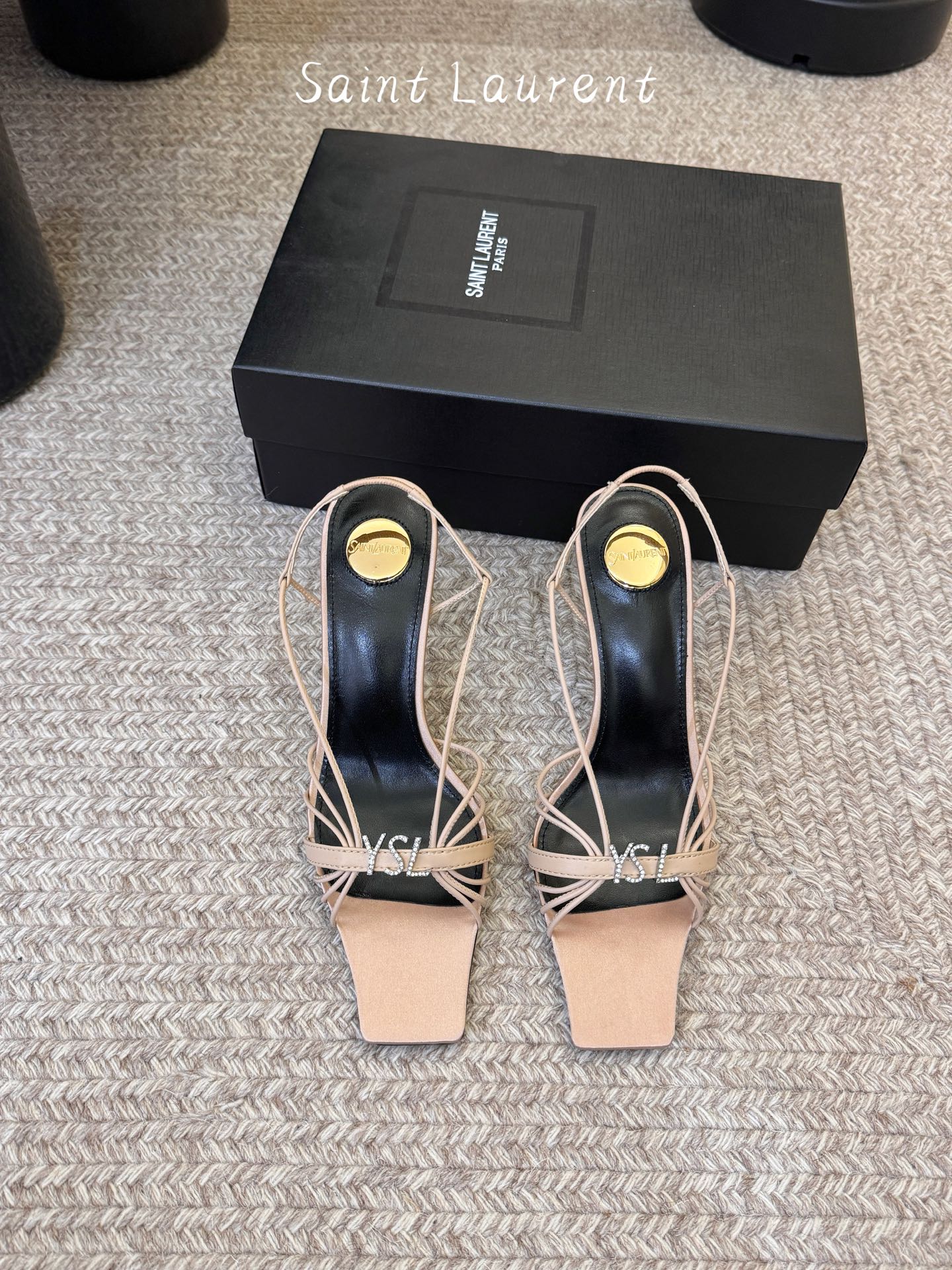 圣罗兰Saint Lauren* ss新YSL Logo方头凉鞋Ysl走秀款高跟鞋 各种小裙子搭配起来 