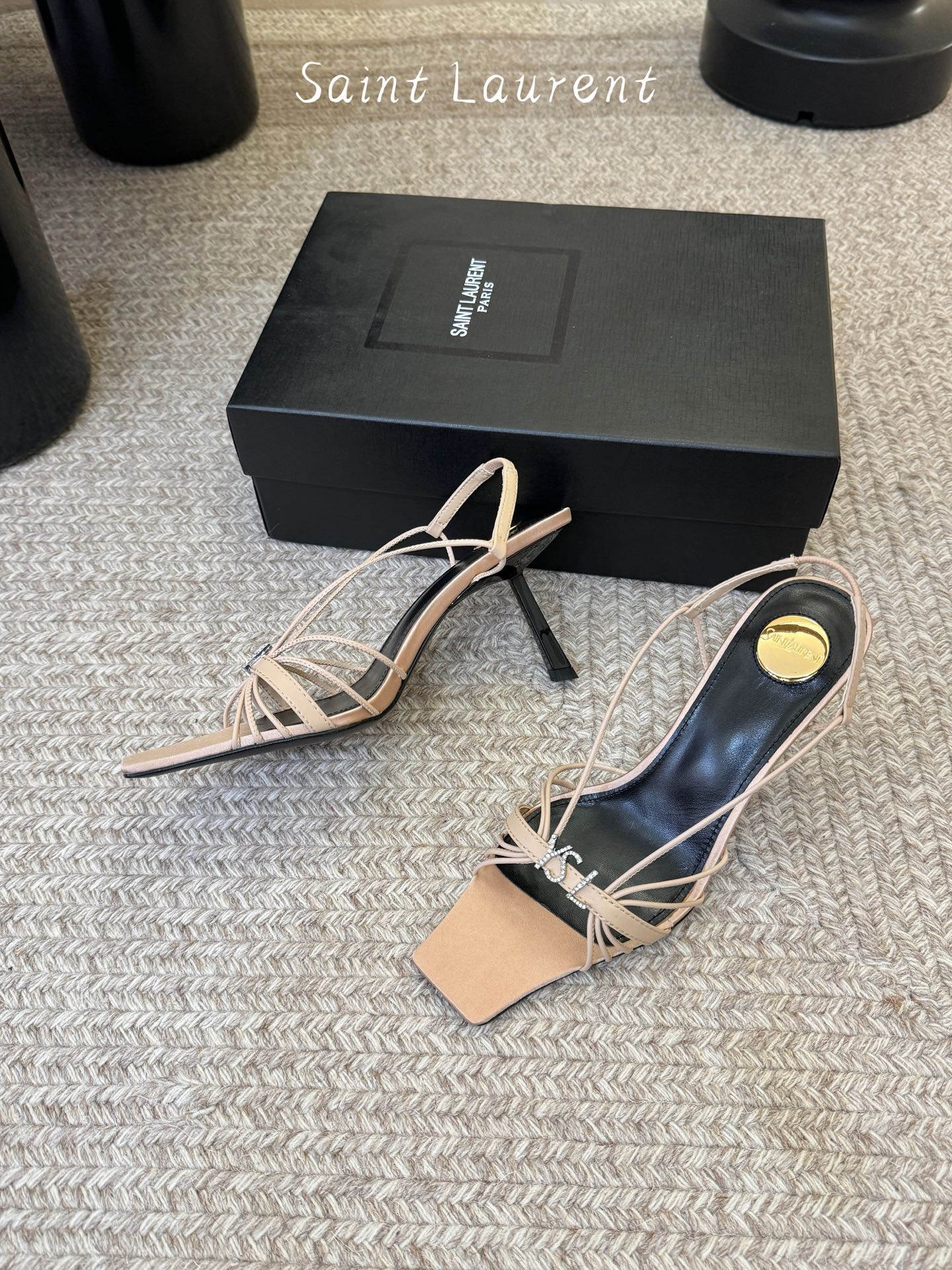 圣罗兰Saint Lauren* ss新YSL Logo方头凉鞋Ysl走秀款高跟鞋 各种小裙子搭配起来 