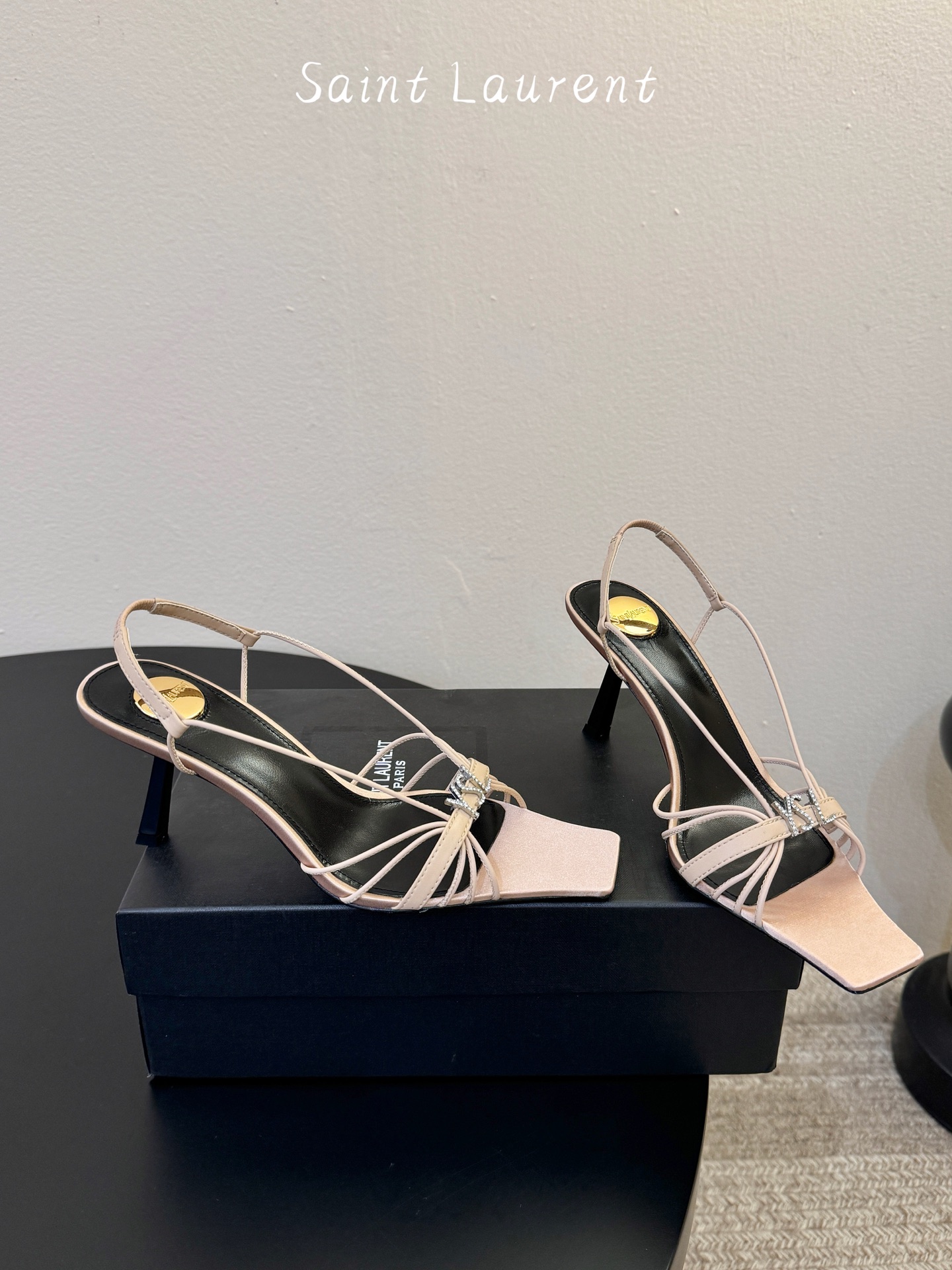 圣罗兰Saint Lauren* ss新YSL Logo方头凉鞋Ysl走秀款高跟鞋 各种小裙子搭配起来 