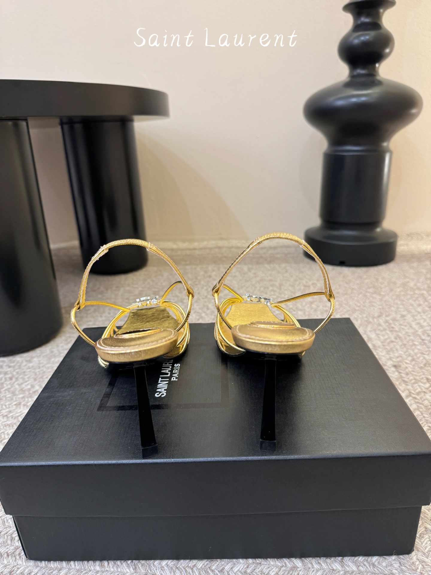 圣罗兰Saint Lauren* ss新YSL Logo方头凉鞋Ysl走秀款高跟鞋 各种小裙子搭配起来 