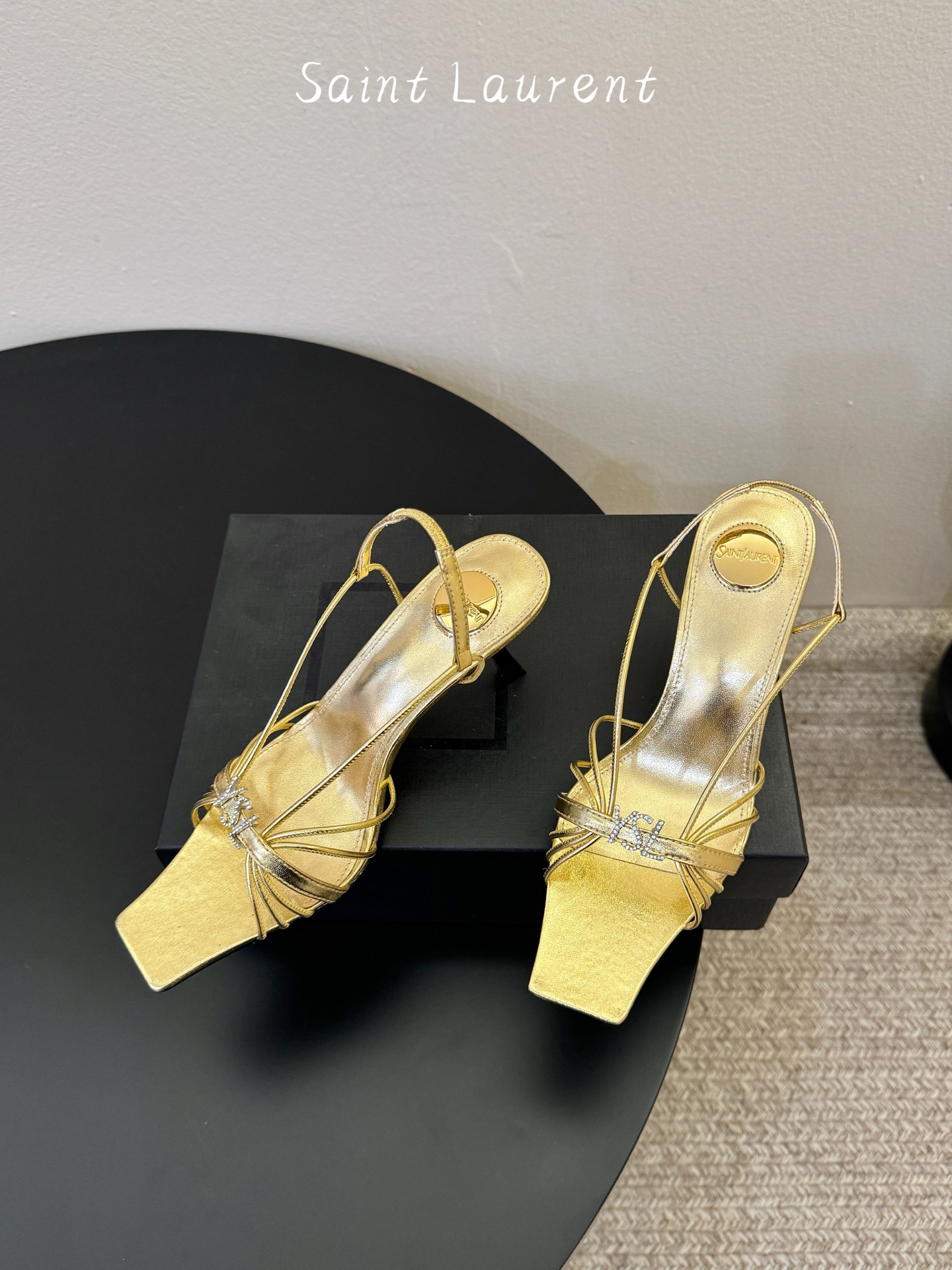 圣罗兰Saint Lauren* ss新YSL Logo方头凉鞋Ysl走秀款高跟鞋 各种小裙子搭配起来 