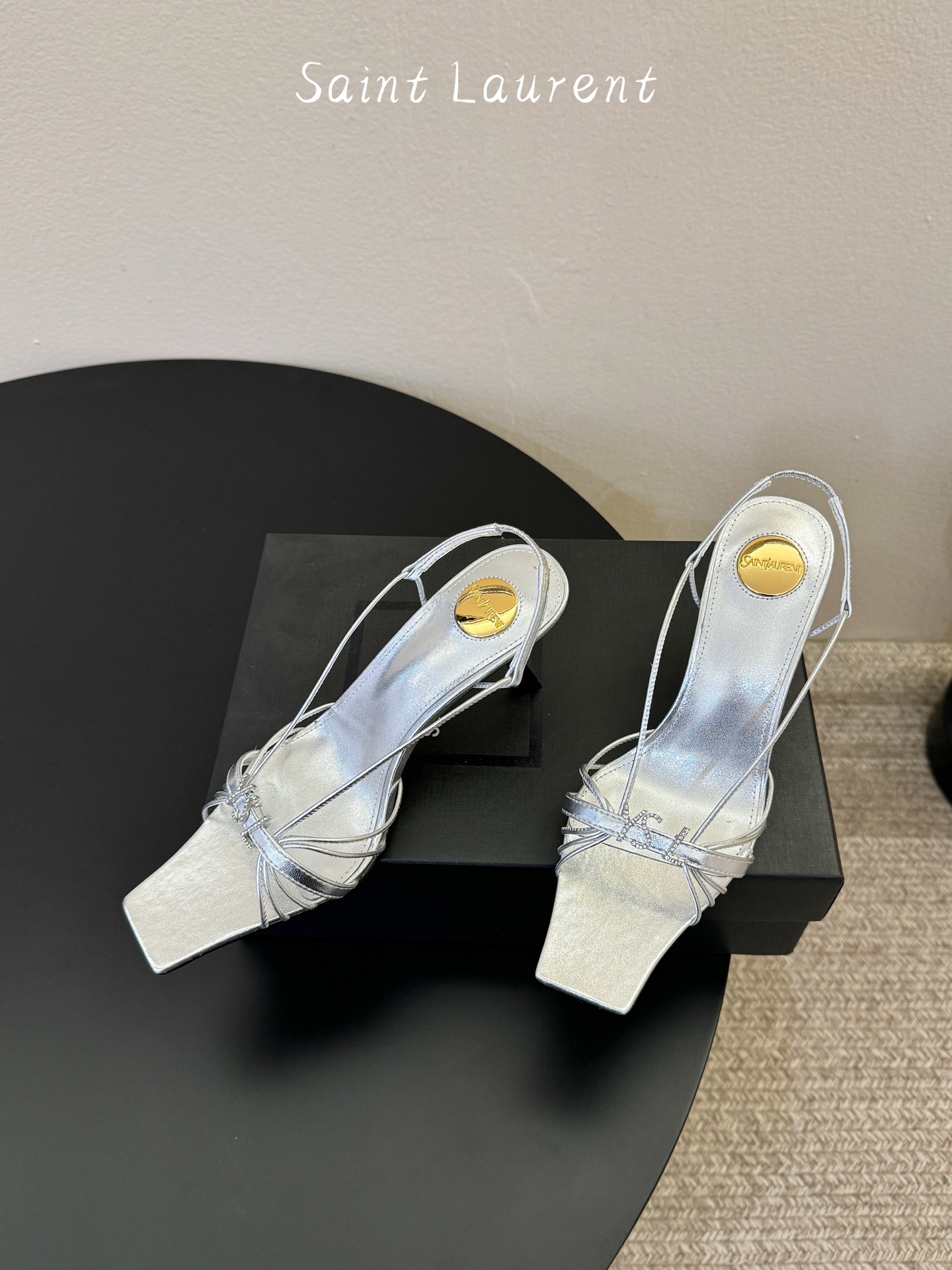 圣罗兰Saint Lauren* ss新YSL Logo方头凉鞋Ysl走秀款高跟鞋 各种小裙子搭配起来 