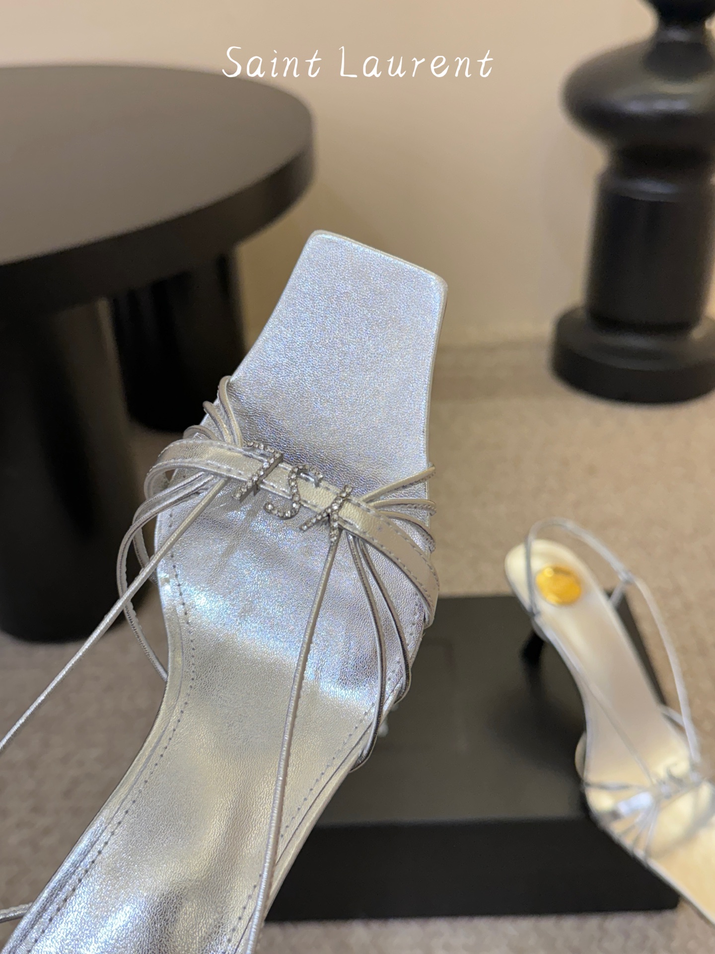 圣罗兰Saint Lauren* ss新YSL Logo方头凉鞋Ysl走秀款高跟鞋 各种小裙子搭配起来 