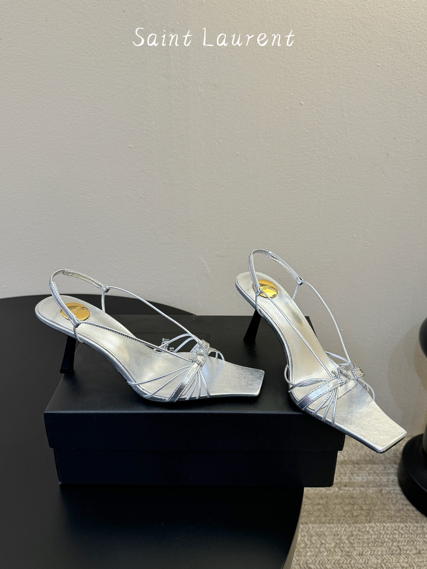 圣罗兰Saint Lauren* ss新YSL Logo方头凉鞋Ysl走秀款高跟鞋 各种小裙子搭配起来 