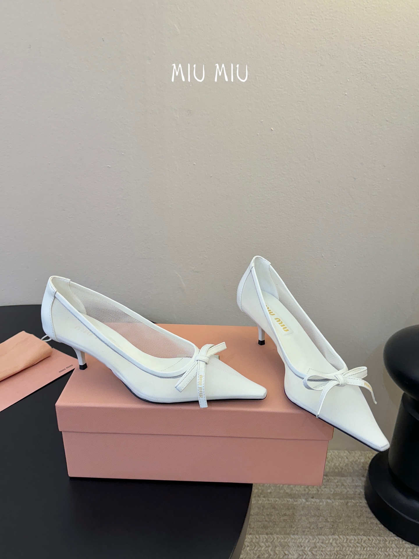 miu mi* 缪缪 春夏新款 尖头高跟鞋走秀网红爆款上脚非常完美 穿搭配 此鞋 优雅大方 时尚 高跟很