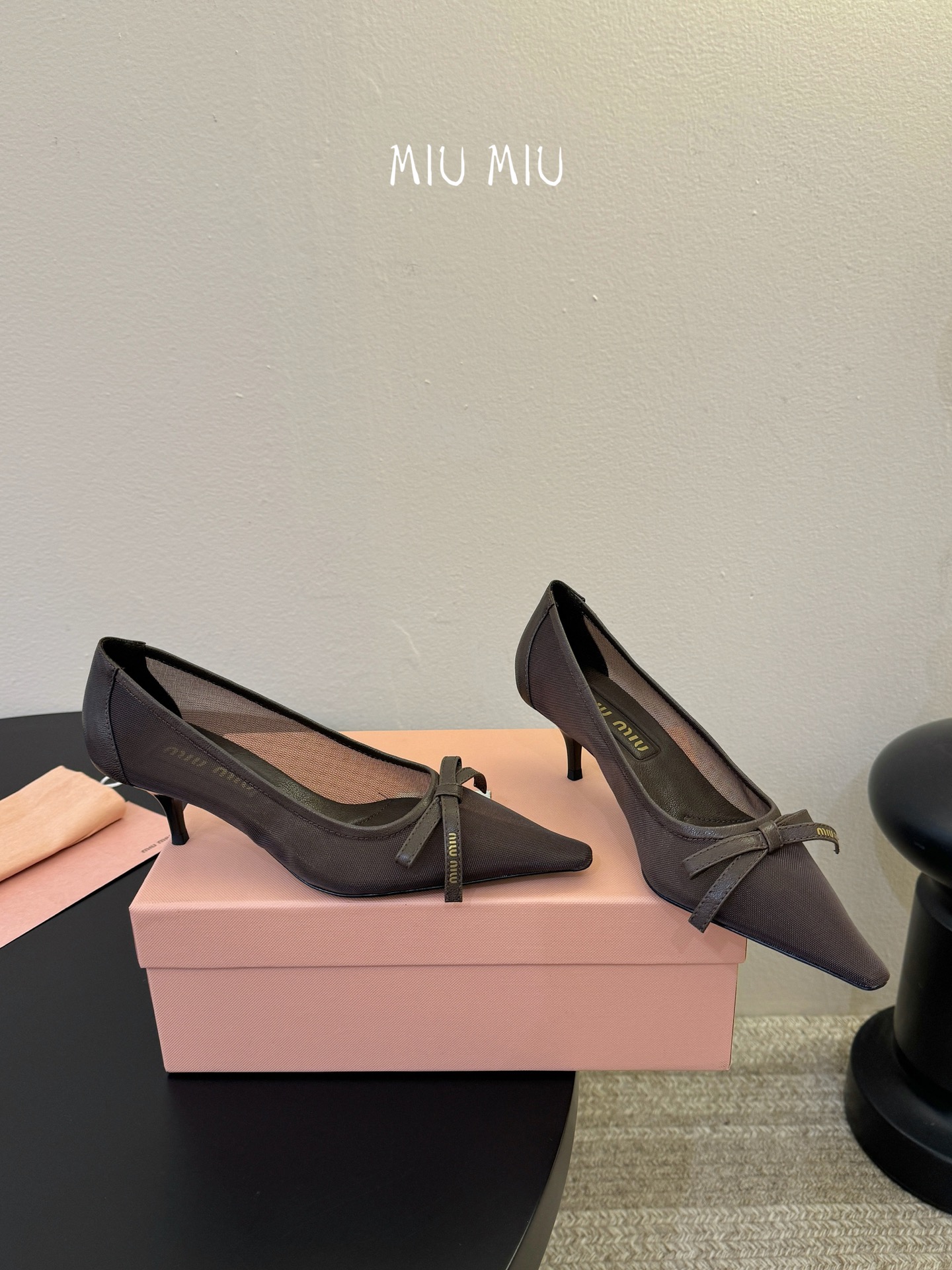 miu mi* 缪缪 春夏新款 尖头高跟鞋走秀网红爆款上脚非常完美 穿搭配 此鞋 优雅大方 时尚 高跟很