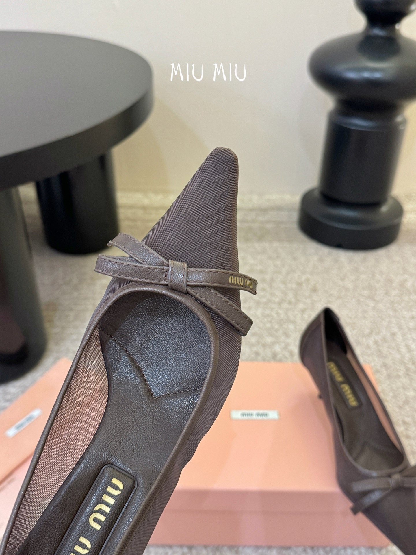 miu mi* 缪缪 春夏新款 尖头高跟鞋走秀网红爆款上脚非常完美 穿搭配 此鞋 优雅大方 时尚 高跟很