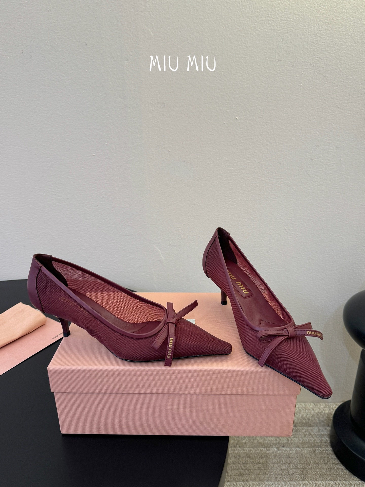 miu mi* 缪缪 春夏新款 尖头高跟鞋走秀网红爆款上脚非常完美 穿搭配 此鞋 优雅大方 时尚 高跟很