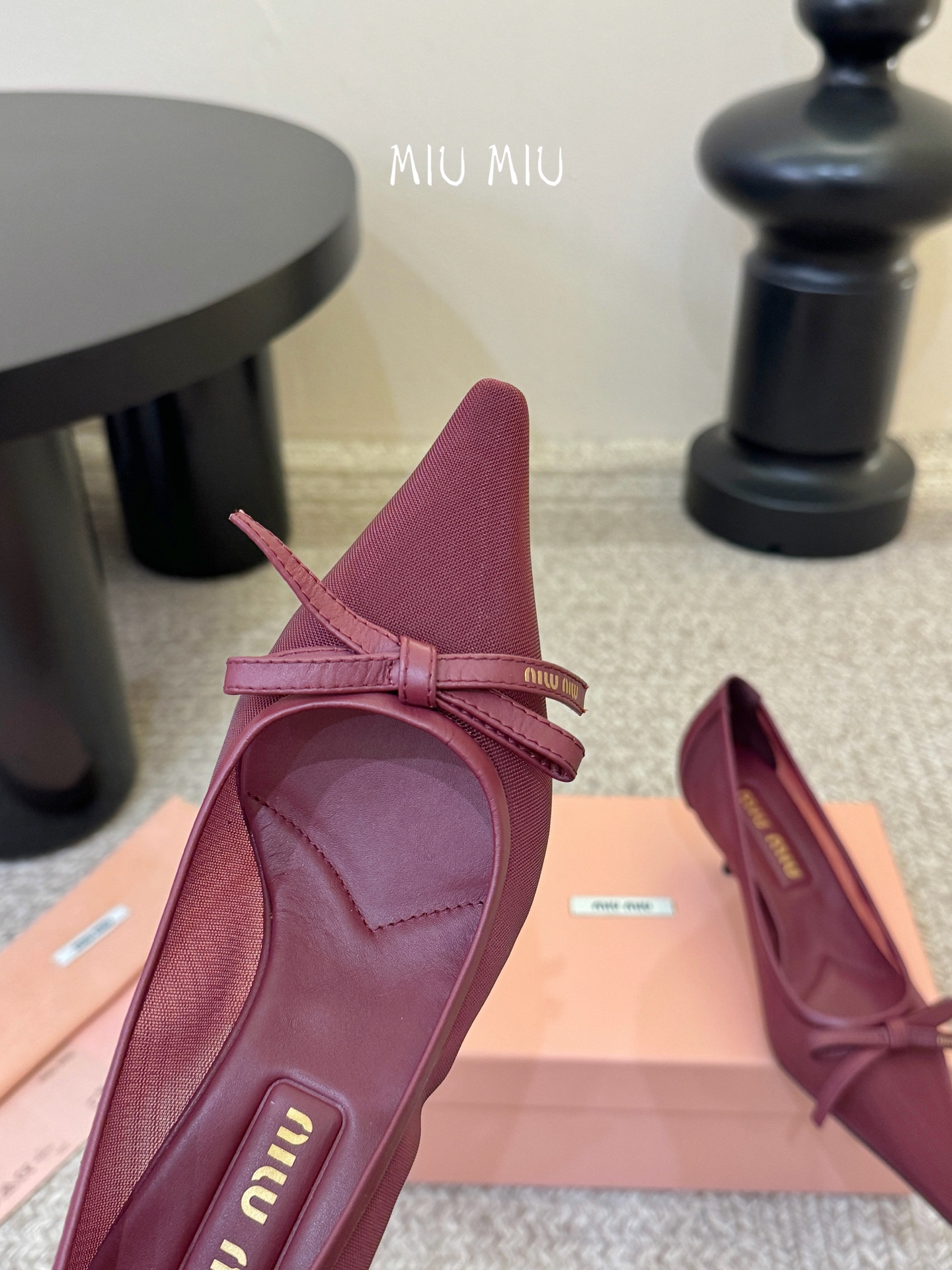 miu mi* 缪缪 春夏新款 尖头高跟鞋走秀网红爆款上脚非常完美 穿搭配 此鞋 优雅大方 时尚 高跟很