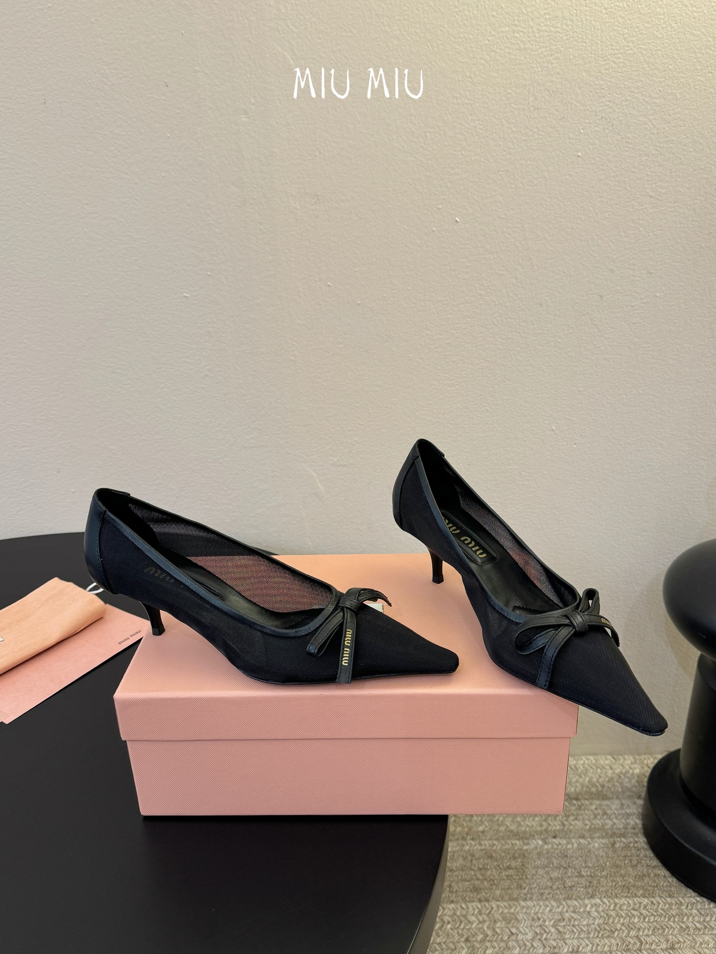 miu mi* 缪缪 春夏新款 尖头高跟鞋走秀网红爆款上脚非常完美 穿搭配 此鞋 优雅大方 时尚 高跟很