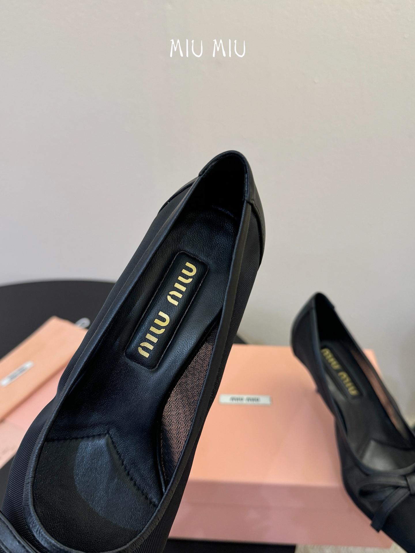 miu mi* 缪缪 春夏新款 尖头高跟鞋走秀网红爆款上脚非常完美 穿搭配 此鞋 优雅大方 时尚 高跟很