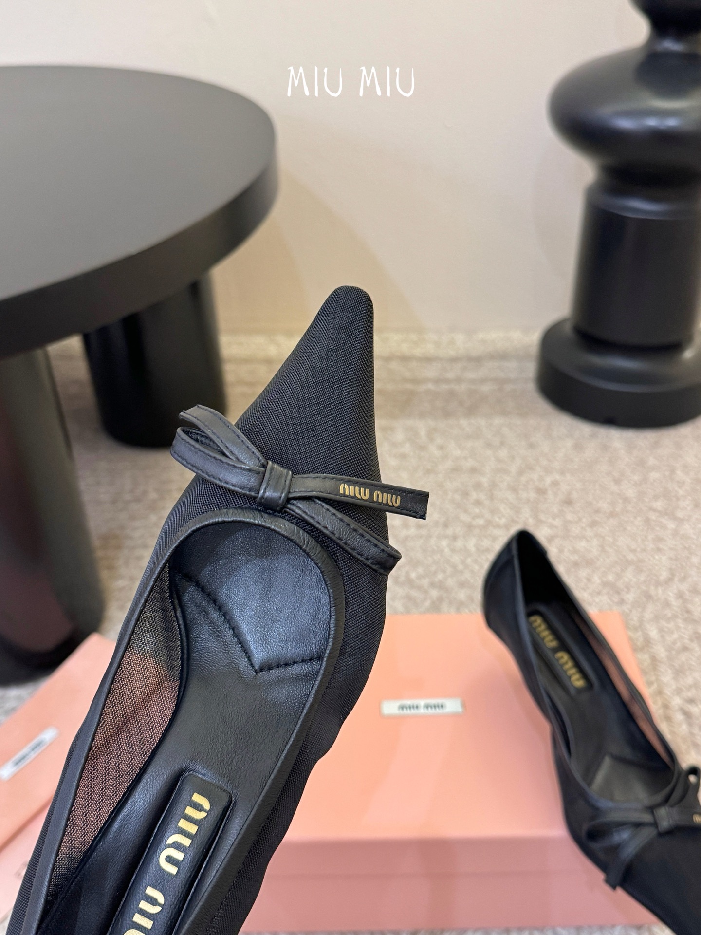 miu mi* 缪缪 春夏新款 尖头高跟鞋走秀网红爆款上脚非常完美 穿搭配 此鞋 优雅大方 时尚 高跟很
