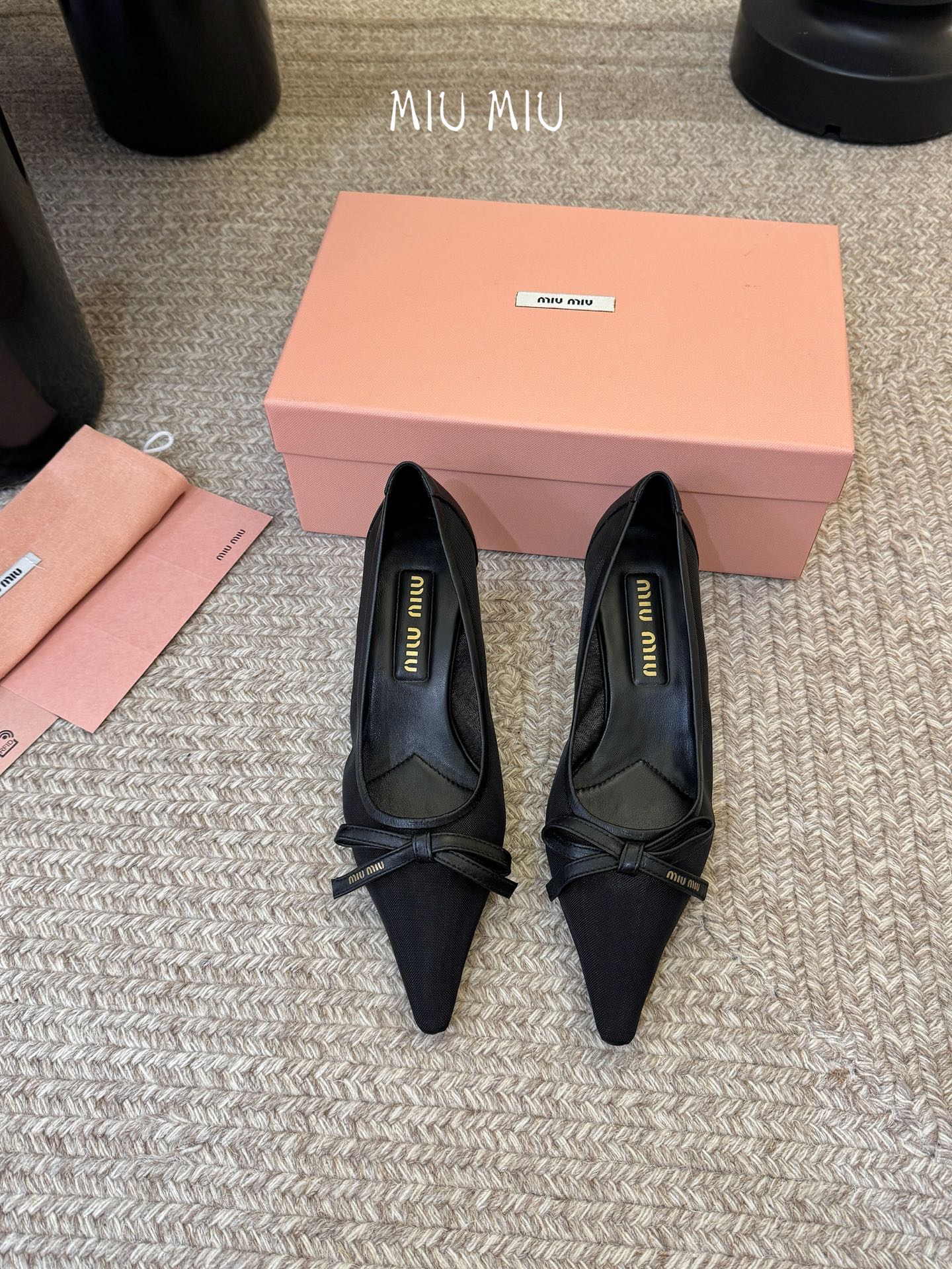 miu mi* 缪缪 春夏新款 尖头高跟鞋走秀网红爆款上脚非常完美 穿搭配 此鞋 优雅大方 时尚 高跟很