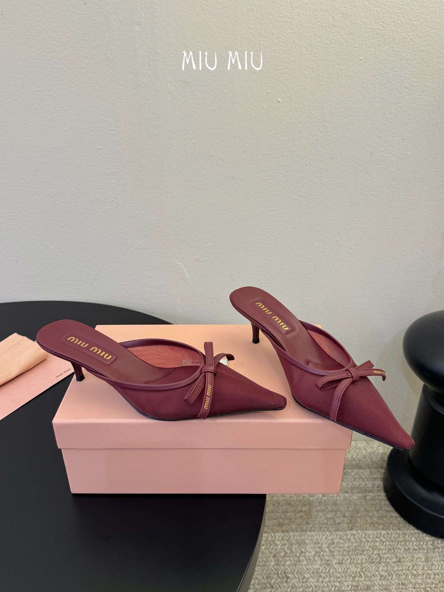 miu mi* 缪缪 春夏新款 尖头高跟鞋走秀网红爆款上脚非常完美 穿搭配 此鞋 优雅大方 时尚 高跟很