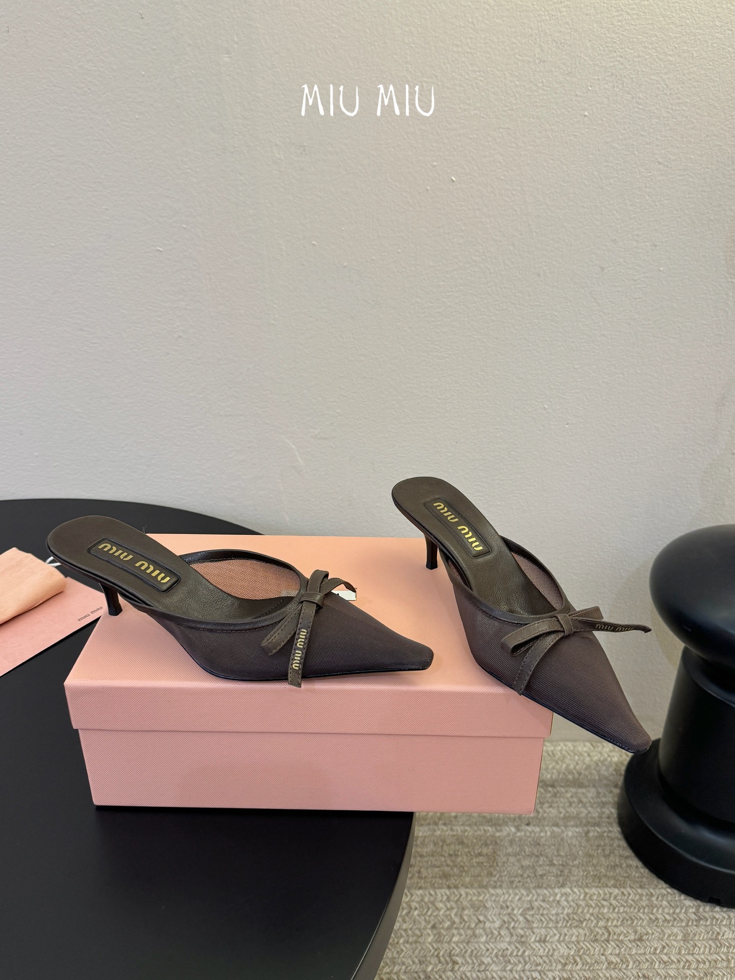 miu mi* 缪缪 春夏新款 尖头高跟鞋走秀网红爆款上脚非常完美 穿搭配 此鞋 优雅大方 时尚 高跟很