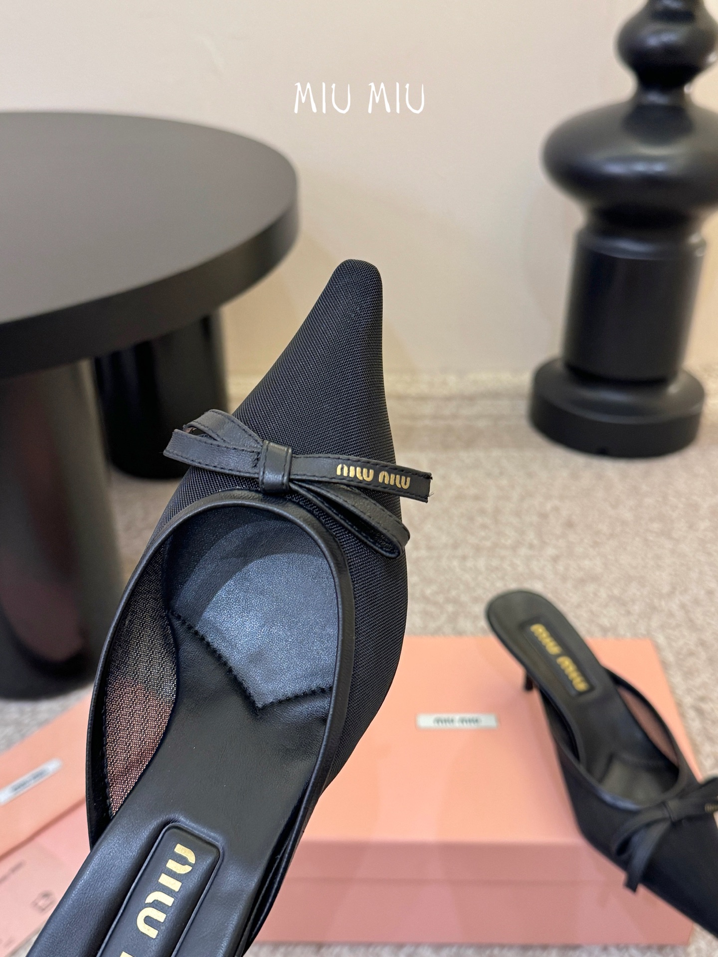 miu mi* 缪缪 春夏新款 尖头高跟鞋走秀网红爆款上脚非常完美 穿搭配 此鞋 优雅大方 时尚 高跟很