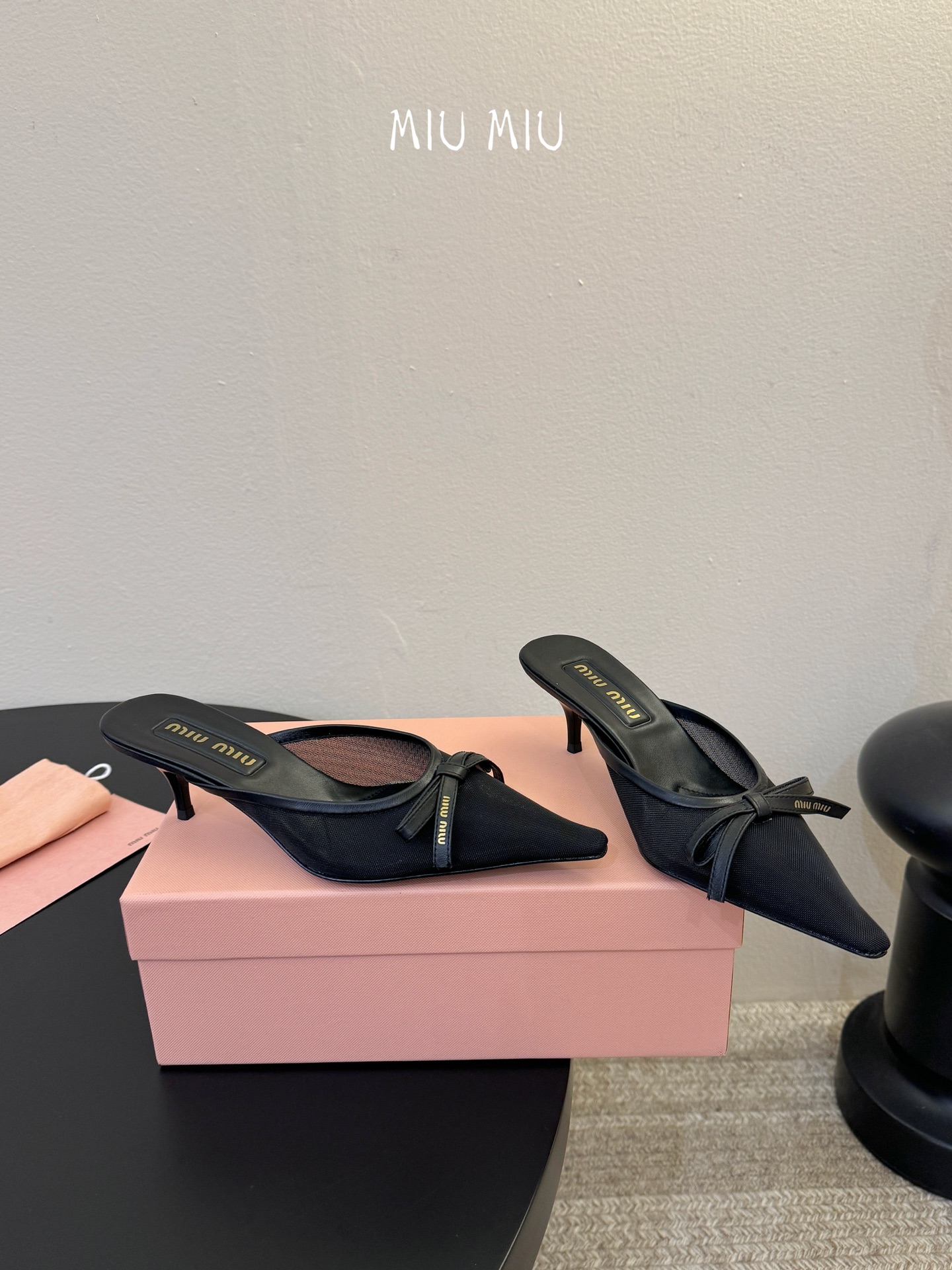 miu mi* 缪缪 春夏新款 尖头高跟鞋走秀网红爆款上脚非常完美 穿搭配 此鞋 优雅大方 时尚 高跟很