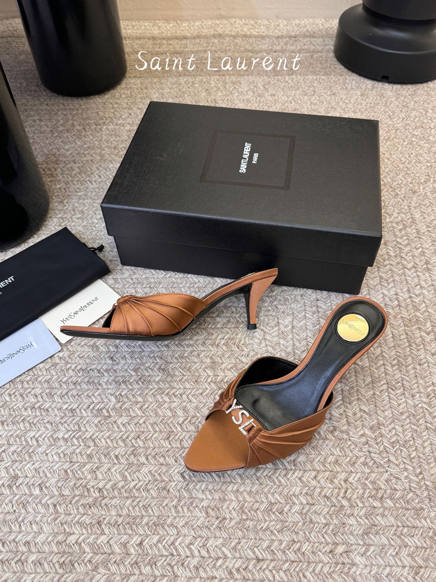 圣罗兰Saint Lauren* ss新YSL Logo小跟鞋拖Ysl走秀款高跟鞋 各种小裙子搭配起来 