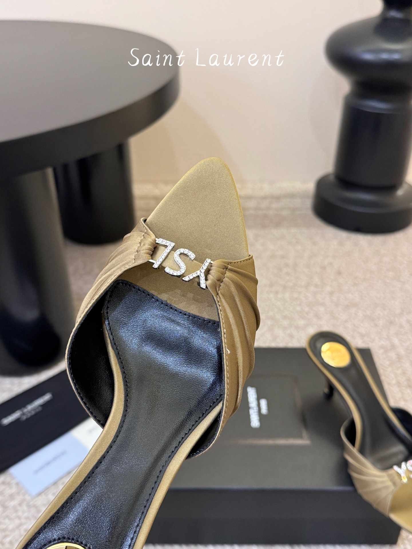 圣罗兰Saint Lauren* ss新YSL Logo小跟鞋拖Ysl走秀款高跟鞋 各种小裙子搭配起来 