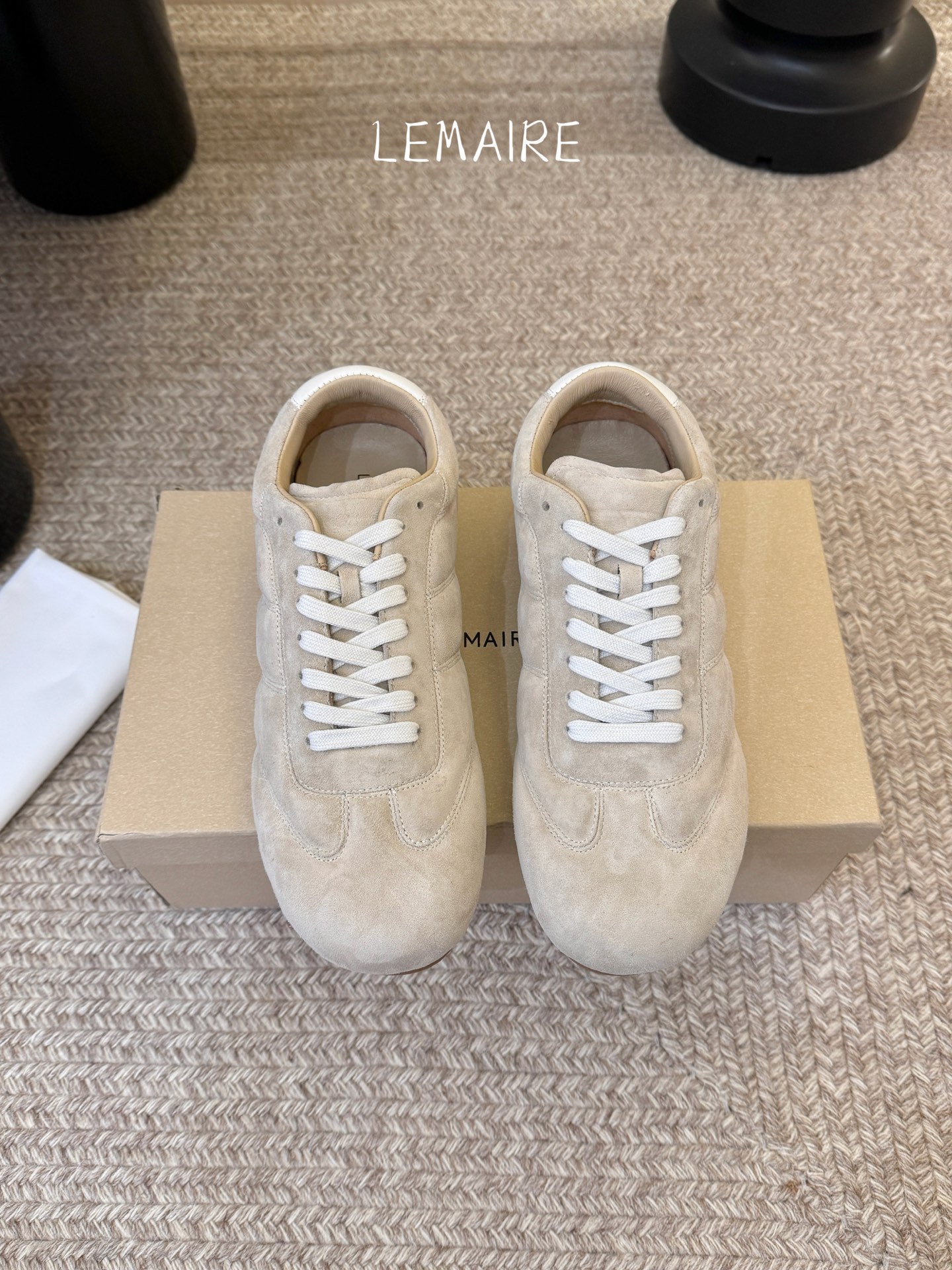 LEMAIR* 𝟐𝟔𝐀𝐖新品德训鞋｜极简主义的松弛步调以法式极简设计为基底 打造德训鞋的慵懒轮廓 光面皮