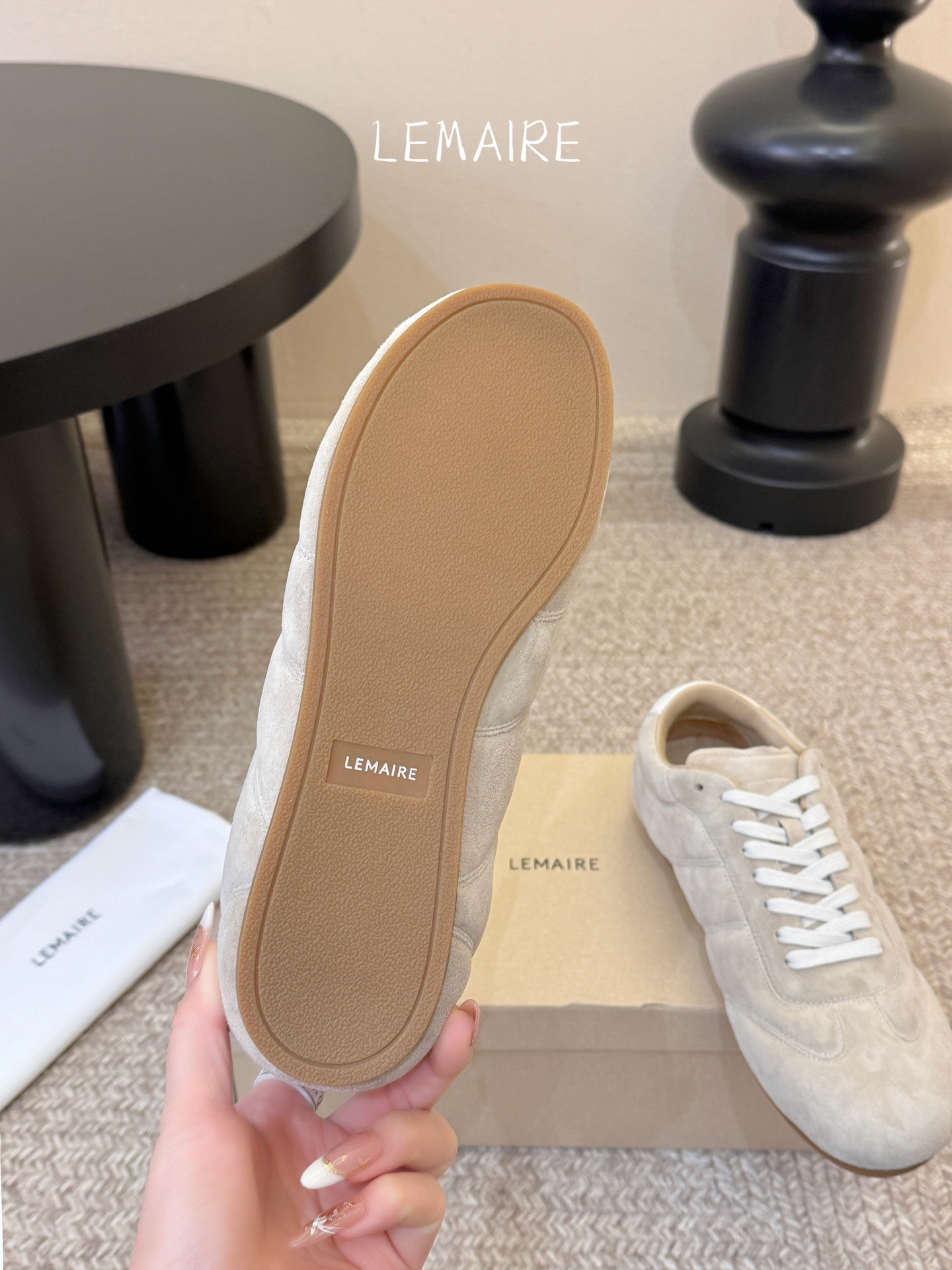 LEMAIR* 𝟐𝟔𝐀𝐖新品德训鞋｜极简主义的松弛步调以法式极简设计为基底 打造德训鞋的慵懒轮廓 光面皮