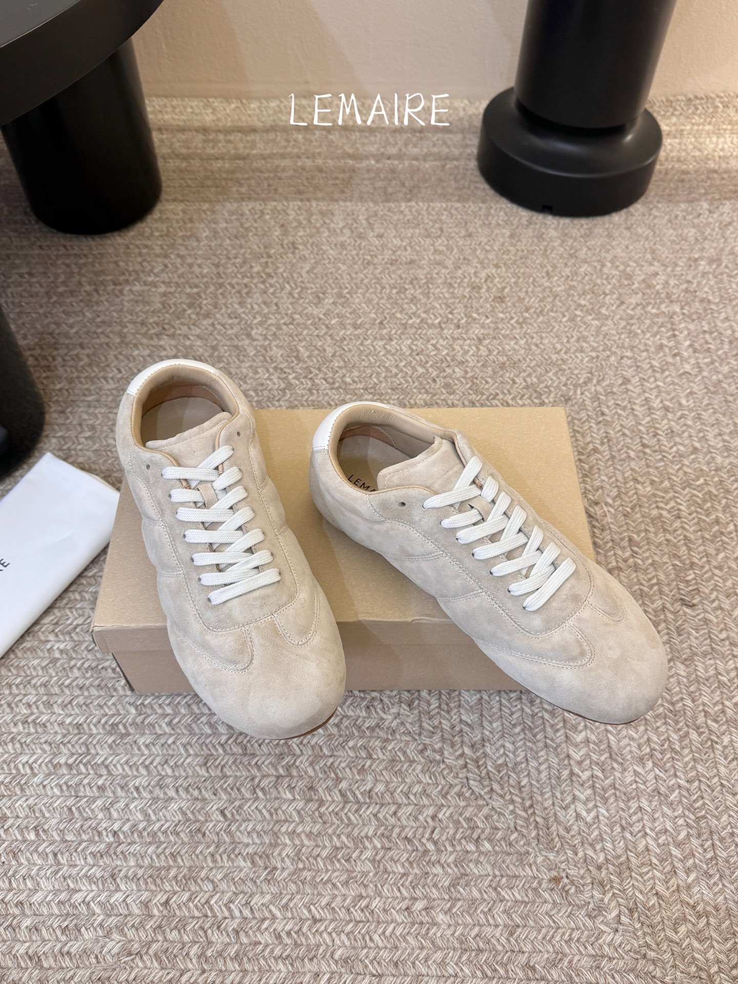 LEMAIR* 𝟐𝟔𝐀𝐖新品德训鞋｜极简主义的松弛步调以法式极简设计为基底 打造德训鞋的慵懒轮廓 光面皮