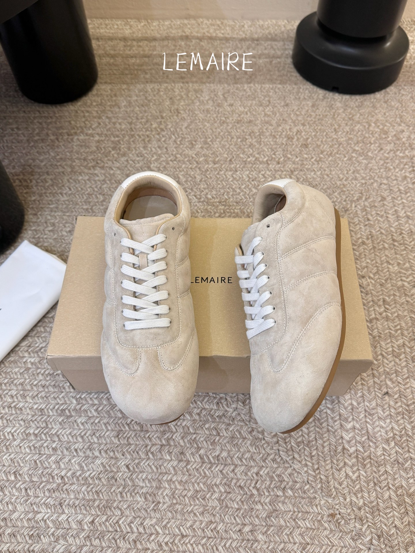 LEMAIR* 𝟐𝟔𝐀𝐖新品德训鞋｜极简主义的松弛步调以法式极简设计为基底 打造德训鞋的慵懒轮廓 光面皮