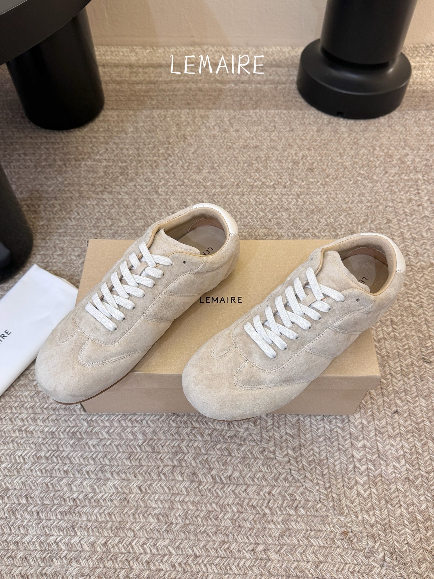 LEMAIR* 𝟐𝟔𝐀𝐖新品德训鞋｜极简主义的松弛步调以法式极简设计为基底 打造德训鞋的慵懒轮廓 光面皮
