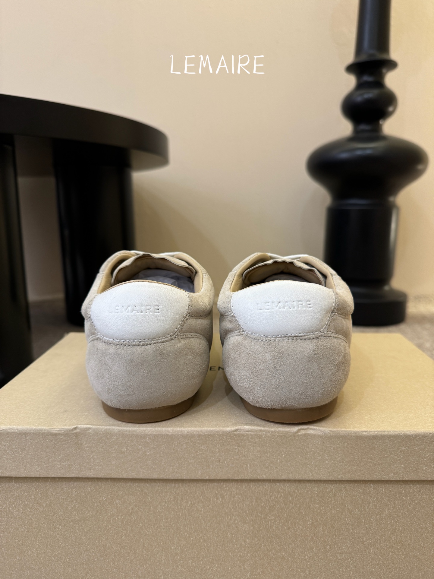 LEMAIR* 𝟐𝟔𝐀𝐖新品德训鞋｜极简主义的松弛步调以法式极简设计为基底 打造德训鞋的慵懒轮廓 光面皮