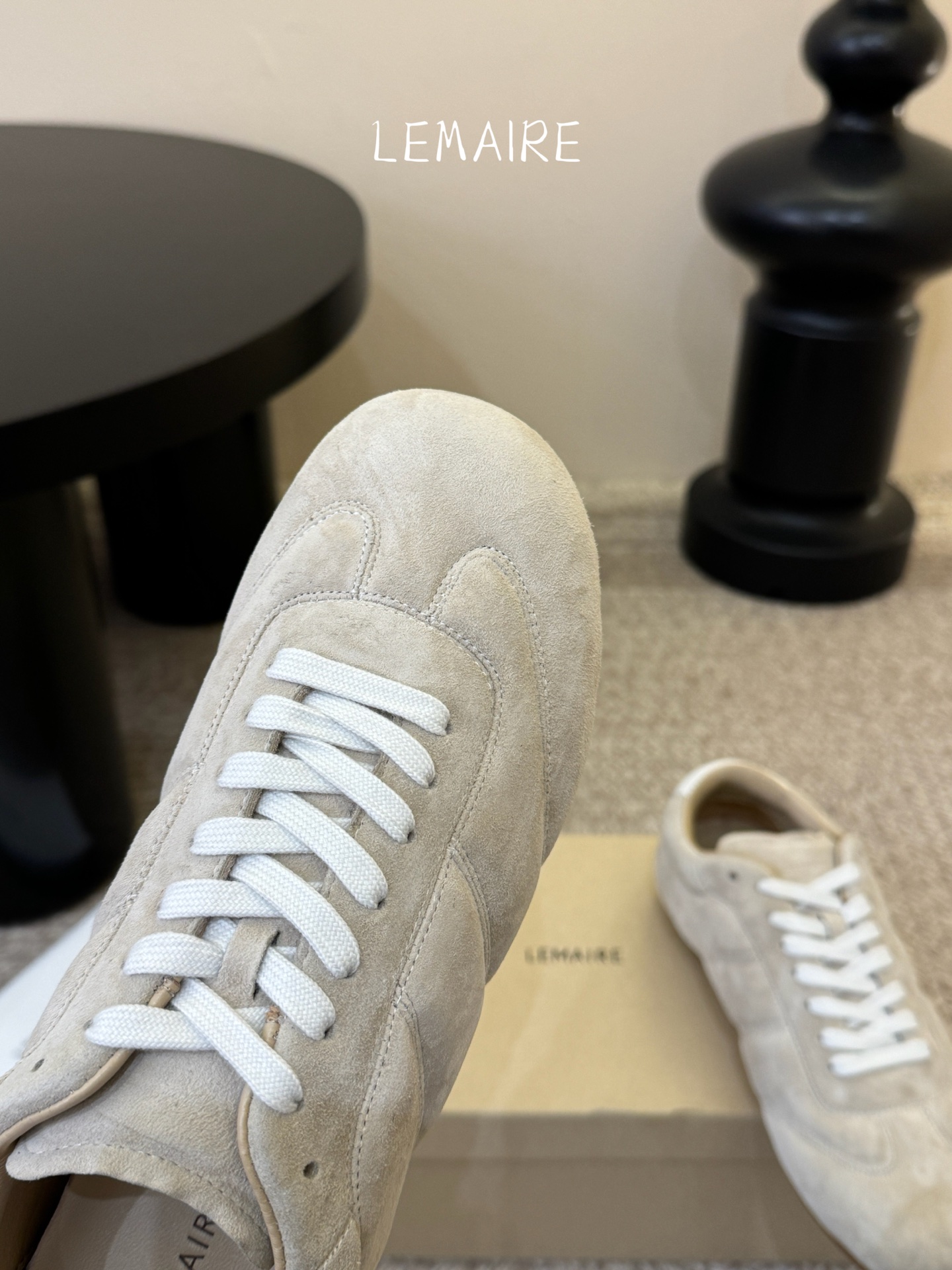 LEMAIR* 𝟐𝟔𝐀𝐖新品德训鞋｜极简主义的松弛步调以法式极简设计为基底 打造德训鞋的慵懒轮廓 光面皮