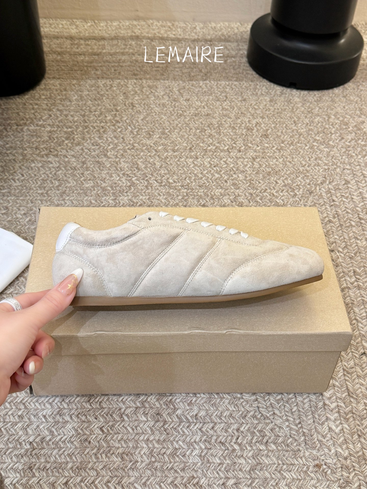 LEMAIR* 𝟐𝟔𝐀𝐖新品德训鞋｜极简主义的松弛步调以法式极简设计为基底 打造德训鞋的慵懒轮廓 光面皮