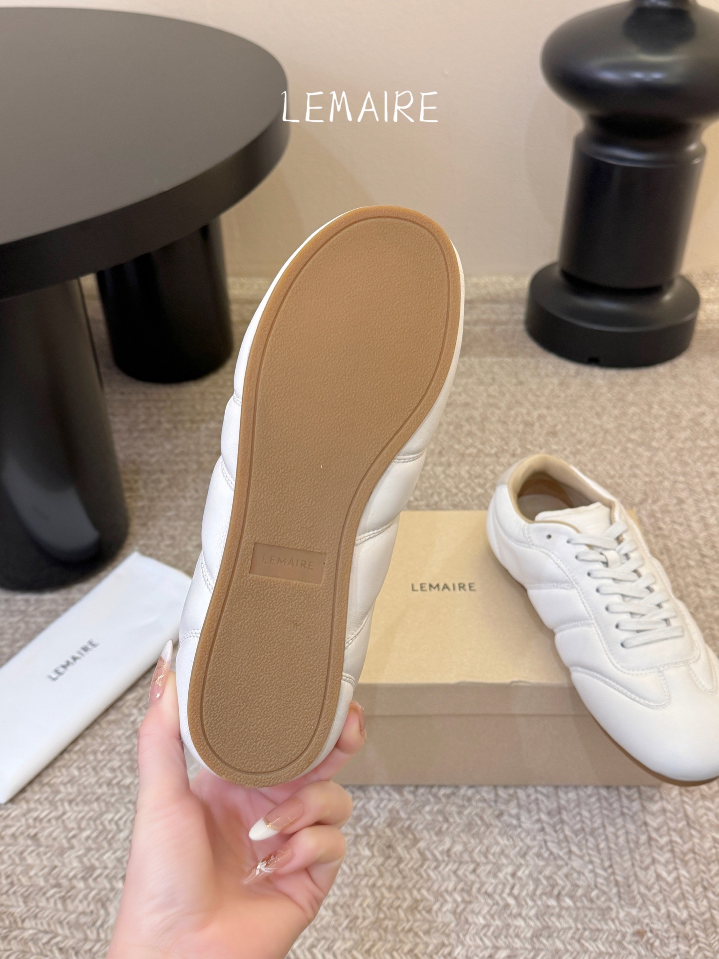 LEMAIR* 𝟐𝟔𝐀𝐖新品德训鞋｜极简主义的松弛步调以法式极简设计为基底 打造德训鞋的慵懒轮廓 光面皮