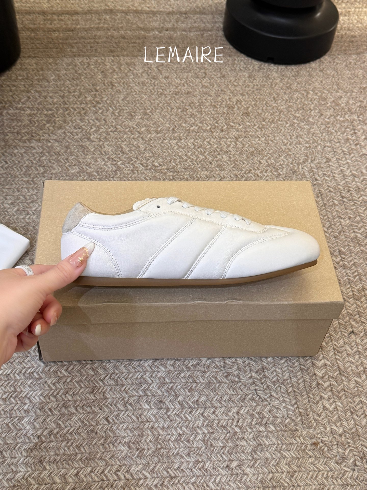 LEMAIR* 𝟐𝟔𝐀𝐖新品德训鞋｜极简主义的松弛步调以法式极简设计为基底 打造德训鞋的慵懒轮廓 光面皮