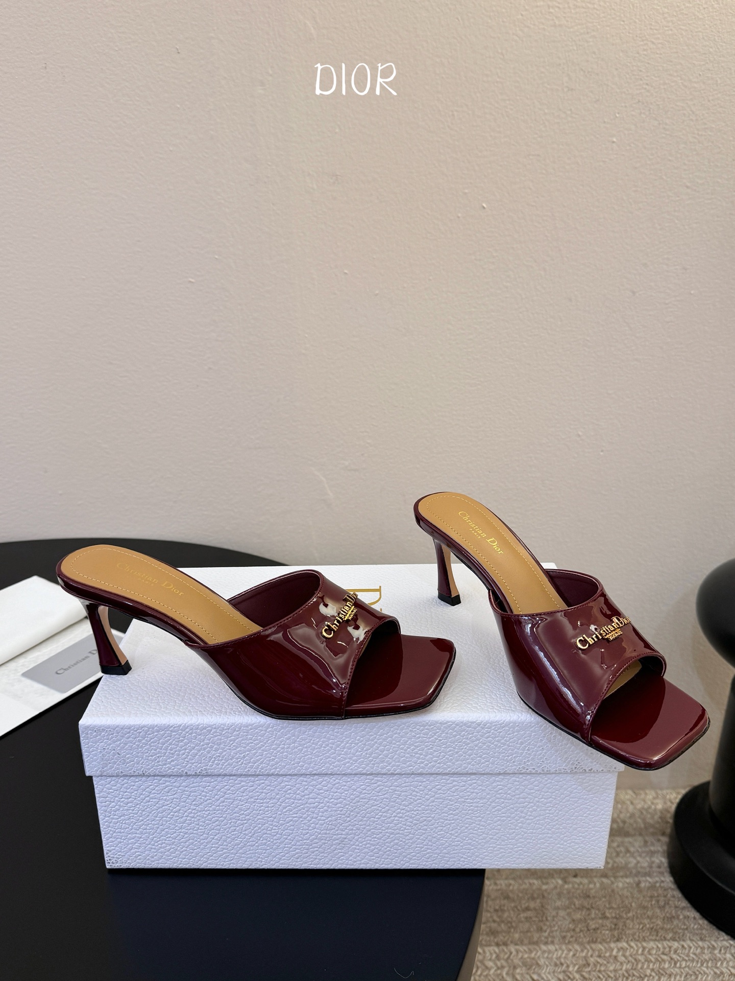 Dior | 迪奥早春新品走秀款假风平底拖鞋！ 硬货上新🆕❥代购级别！高级感十足！国内外博主刷爆的一款，