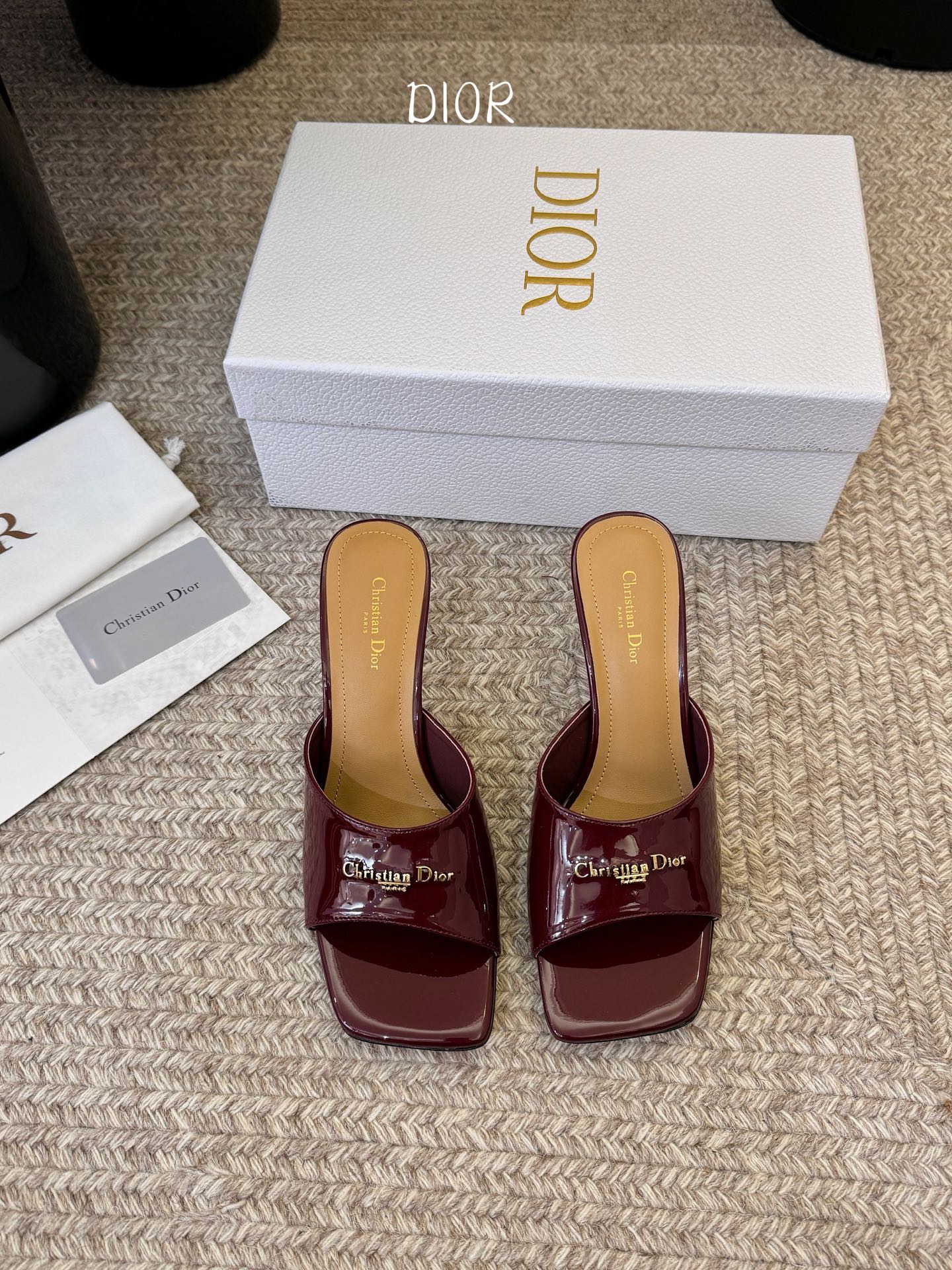 Dior | 迪奥早春新品走秀款假风平底拖鞋！ 硬货上新🆕❥代购级别！高级感十足！国内外博主刷爆的一款，